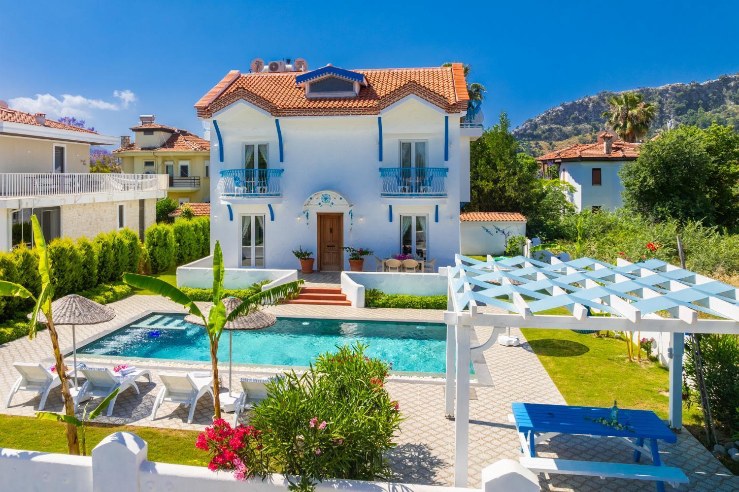 Villa photo 3