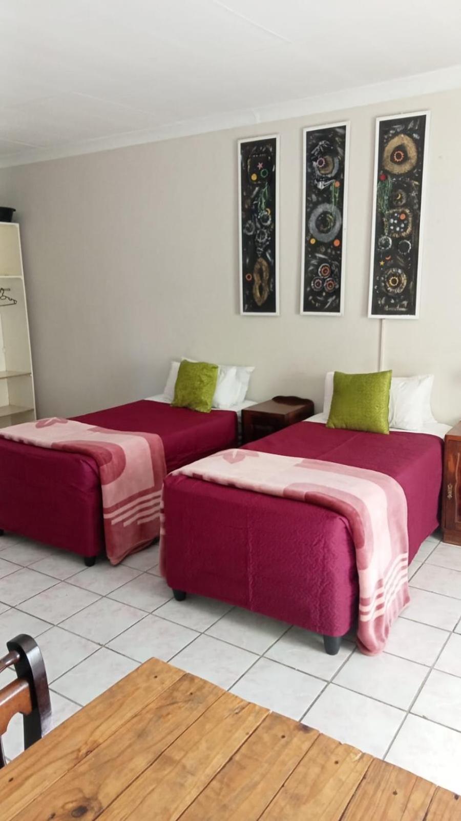 Twin Room with Private Bathroom photo 1
