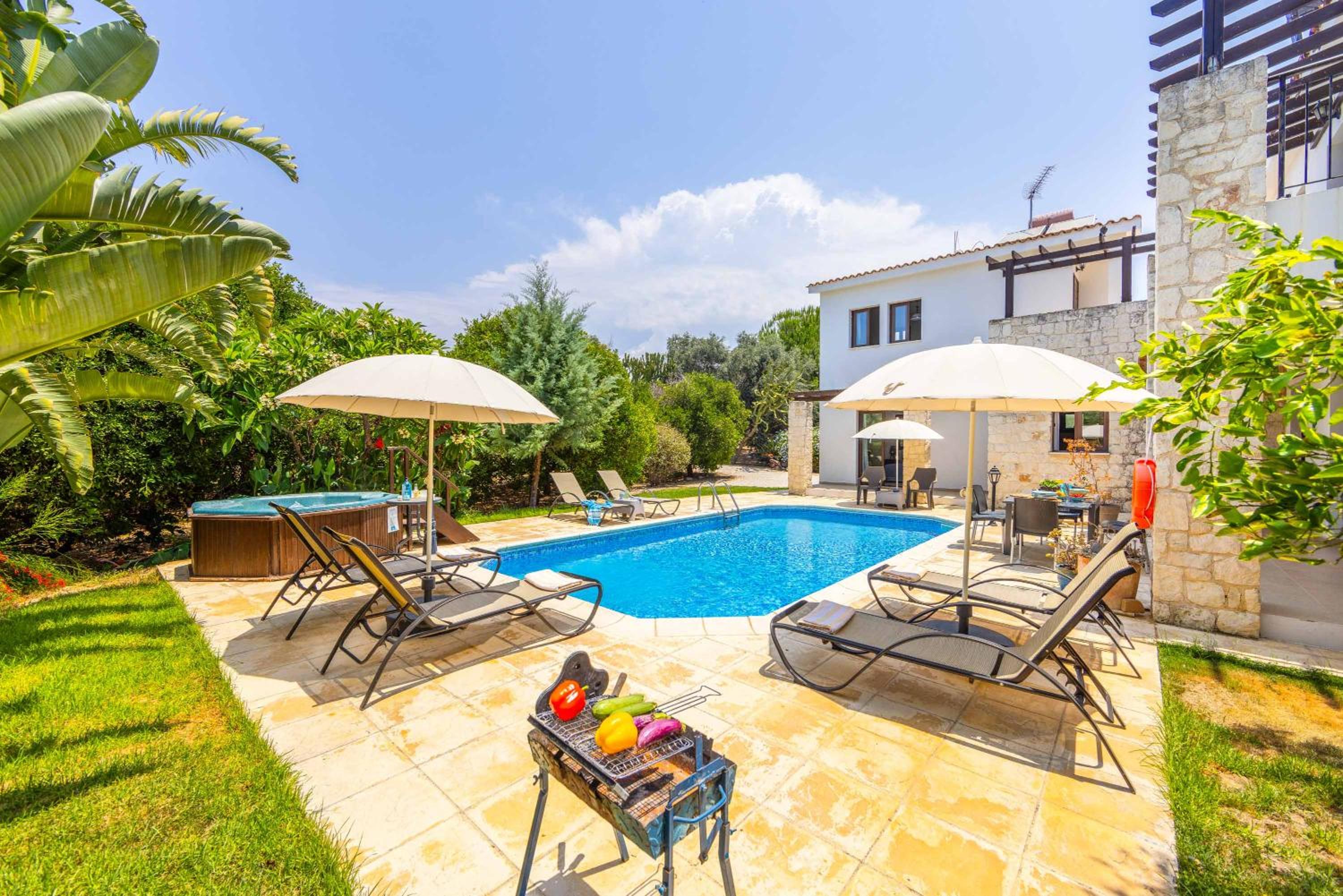 Three-Bedroom Villa photo 3