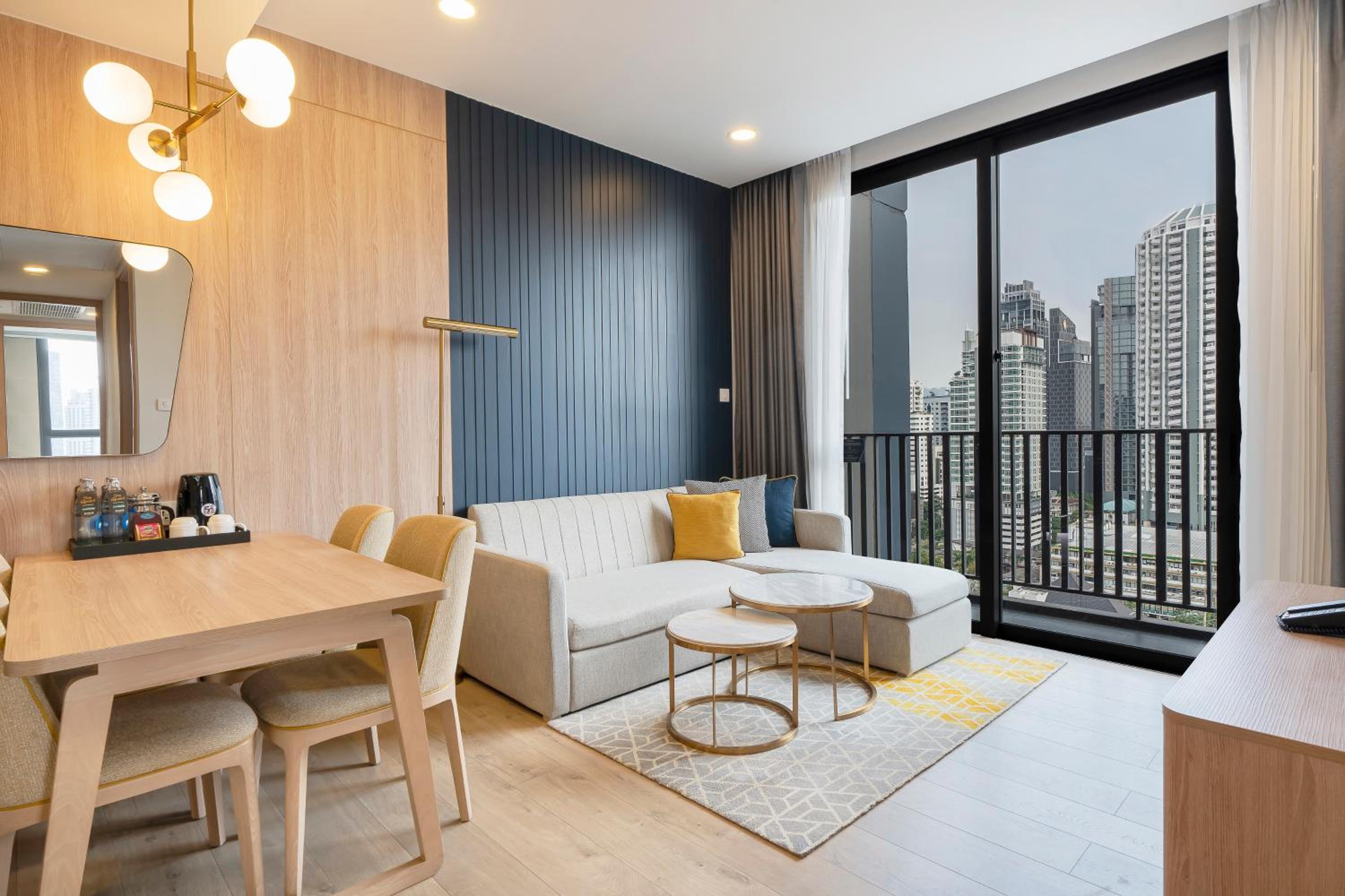 Two-Bedroom Suites with One King and Two Twin Beds photo 2