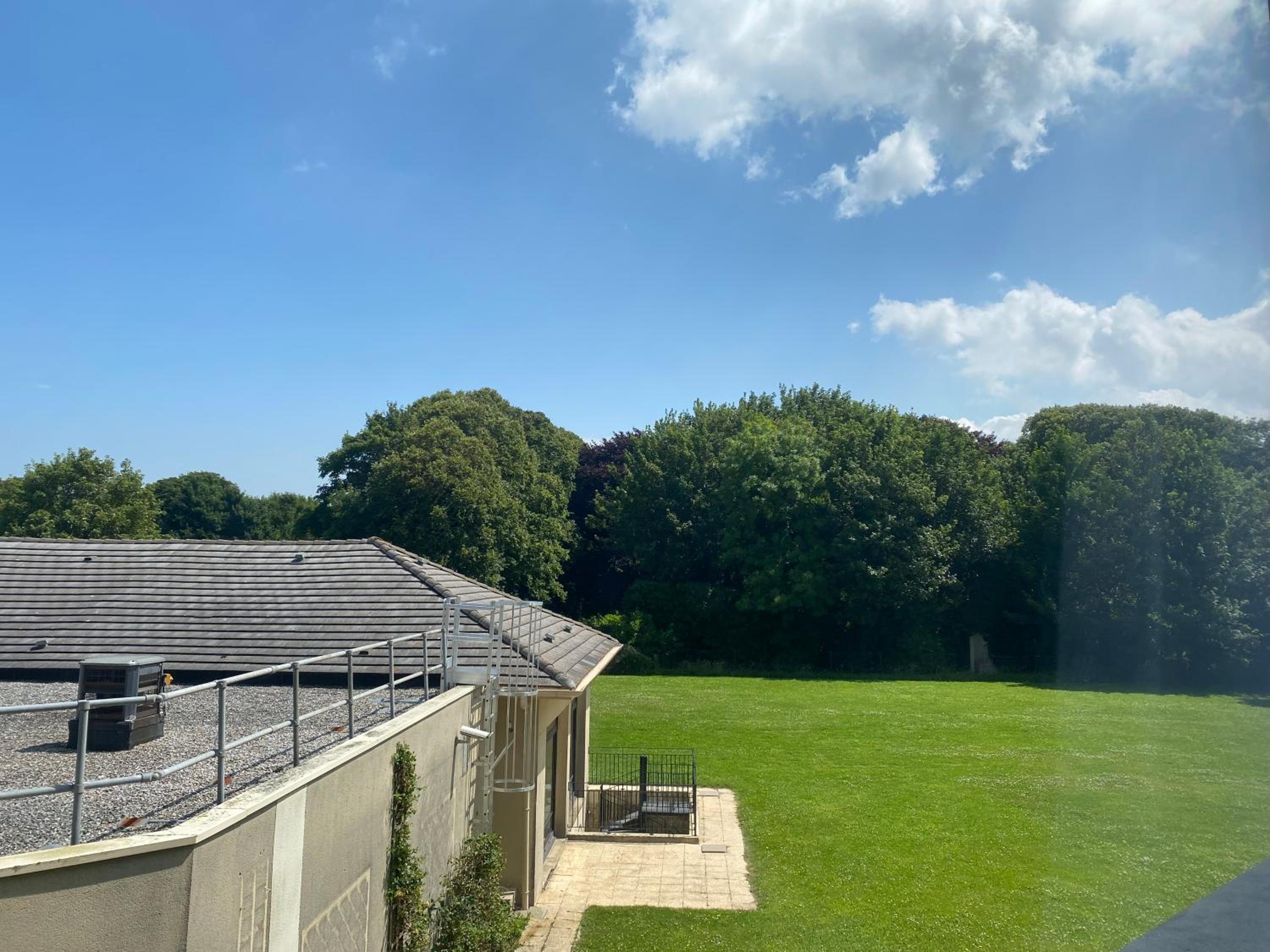 Standard King Room with Garden View - Mid Floor photo 2