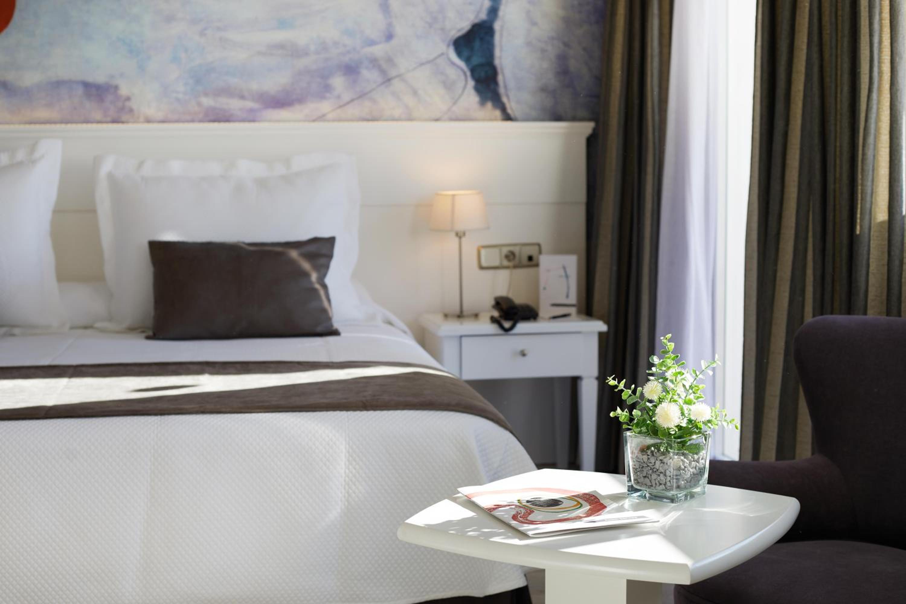 Deluxe Double or Twin Room with Sea View - Photo 1