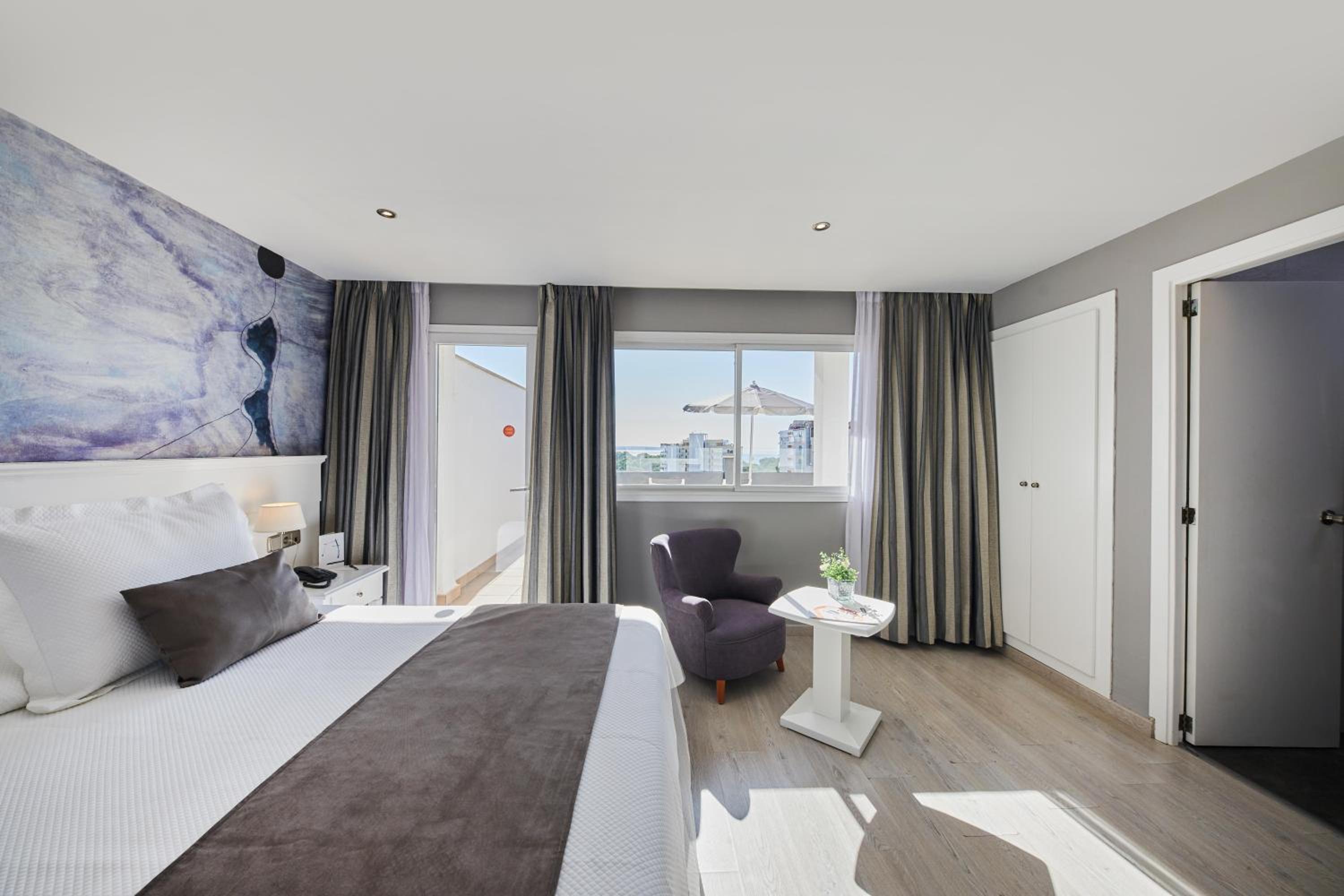 Deluxe Double or Twin Room with Sea View - Photo 3