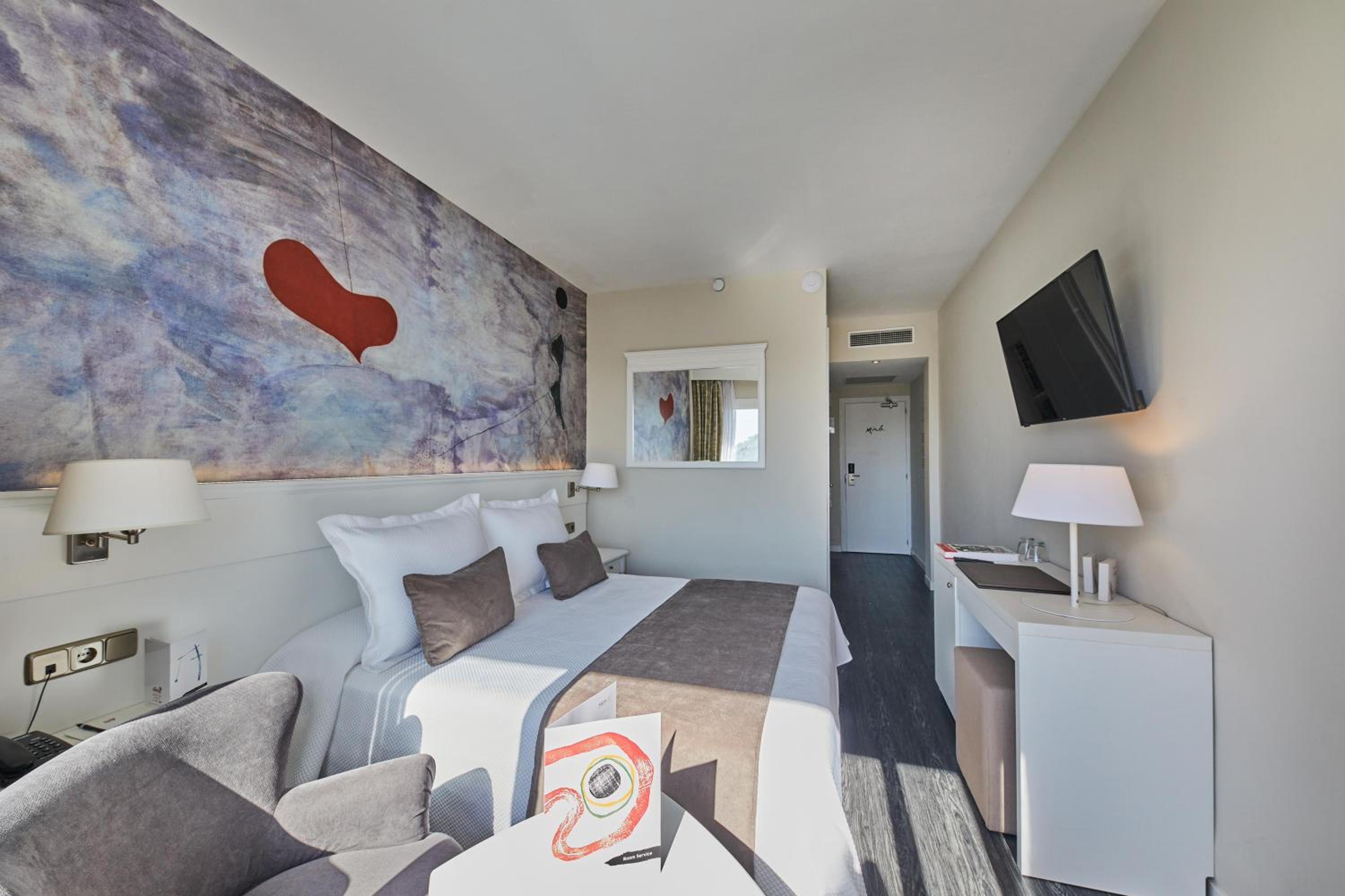 Double or Twin Room with Balcony - Photo 2