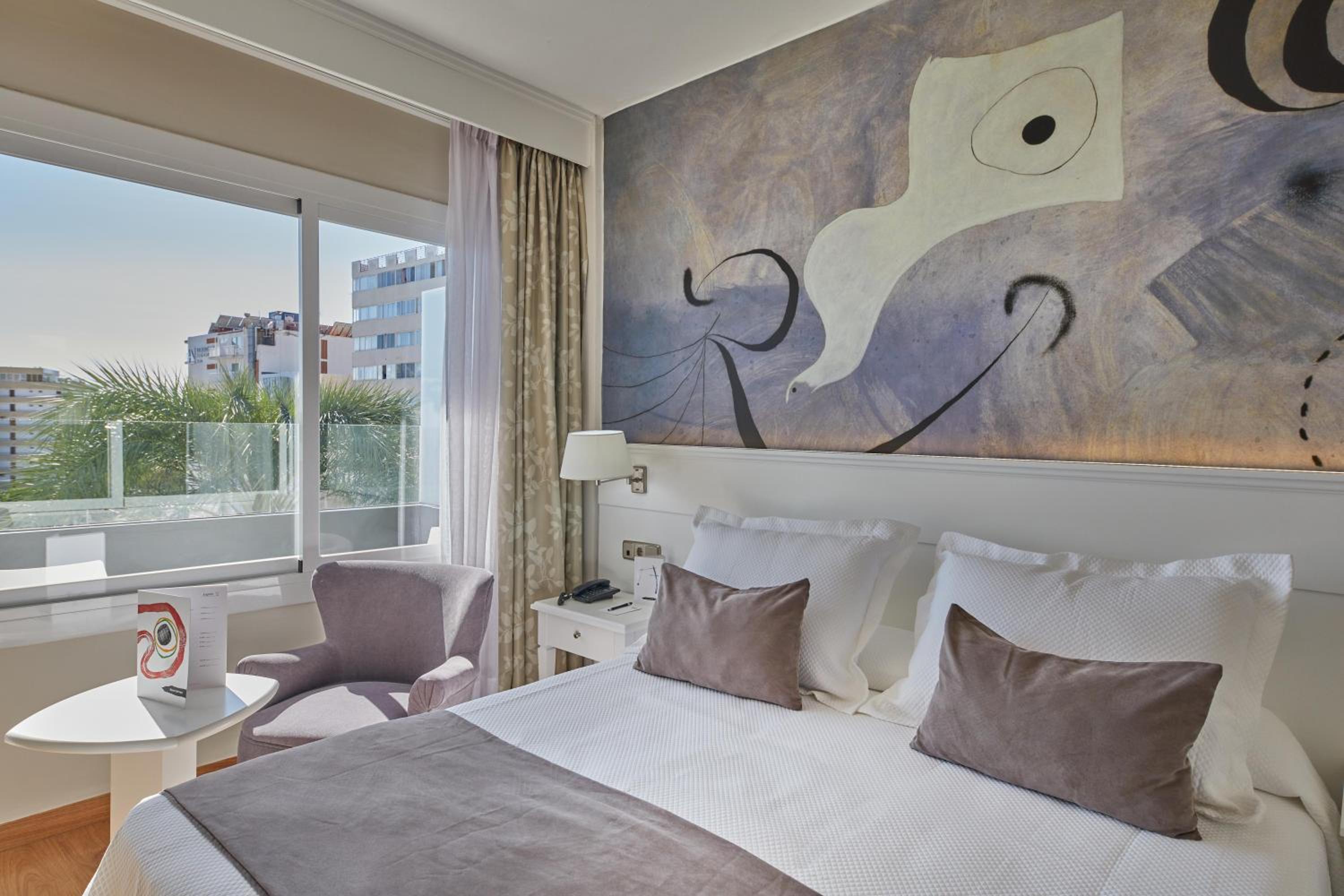 Double or Twin Room with Balcony - Photo 4