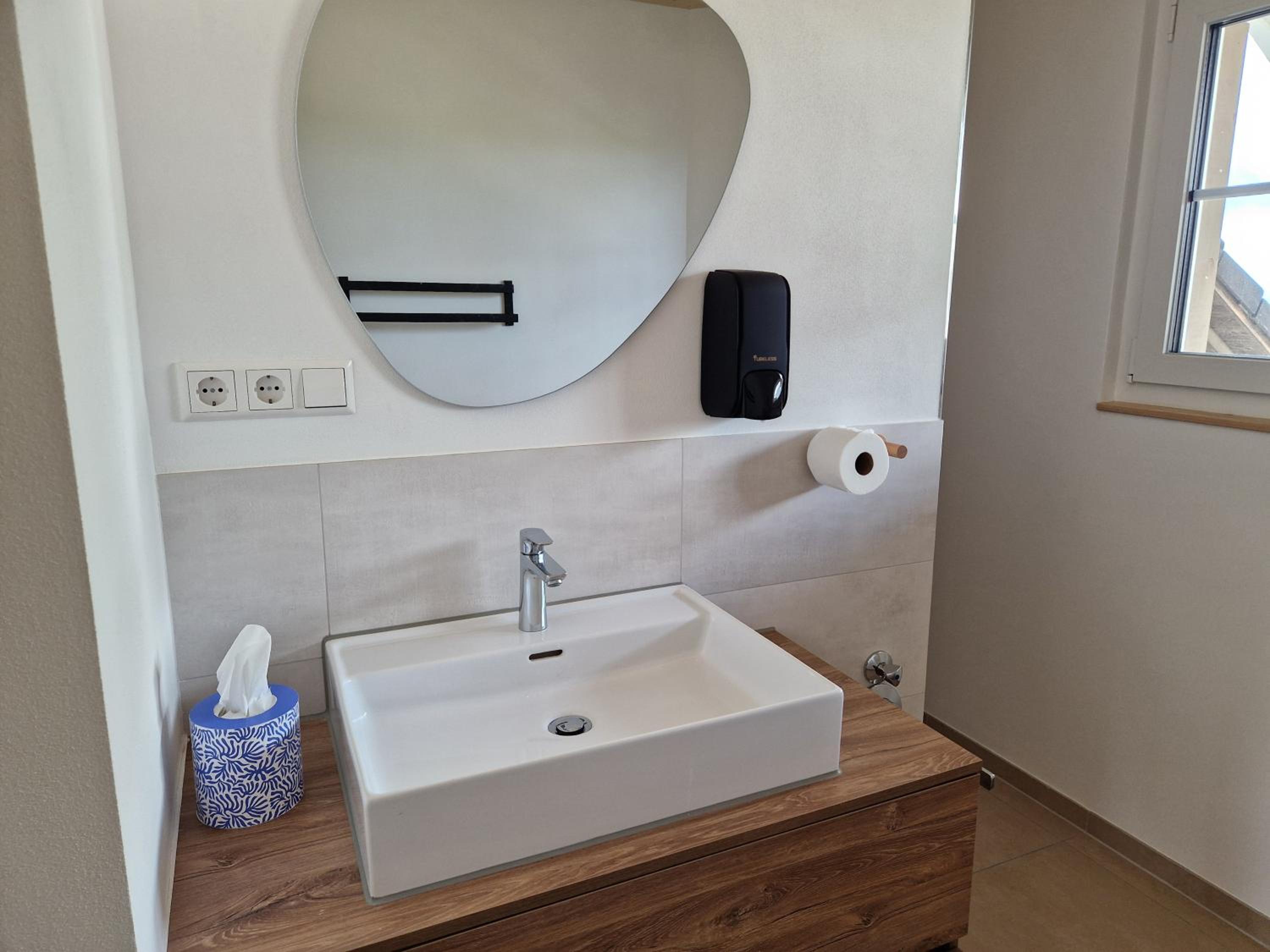 Three-Bedroom Apartment with Balcony photo 3