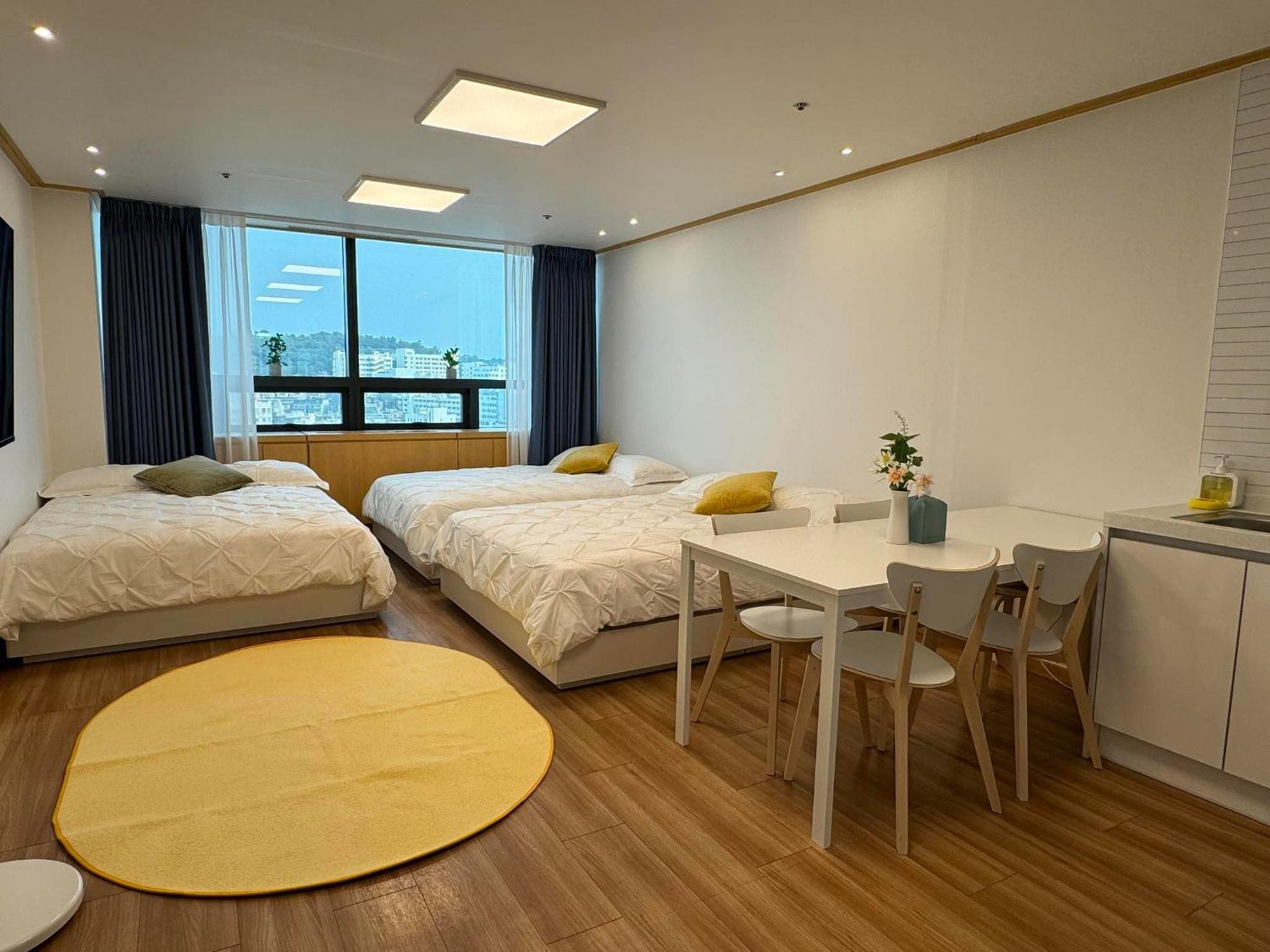 One-Bedroom Apartment - Non-Smoking