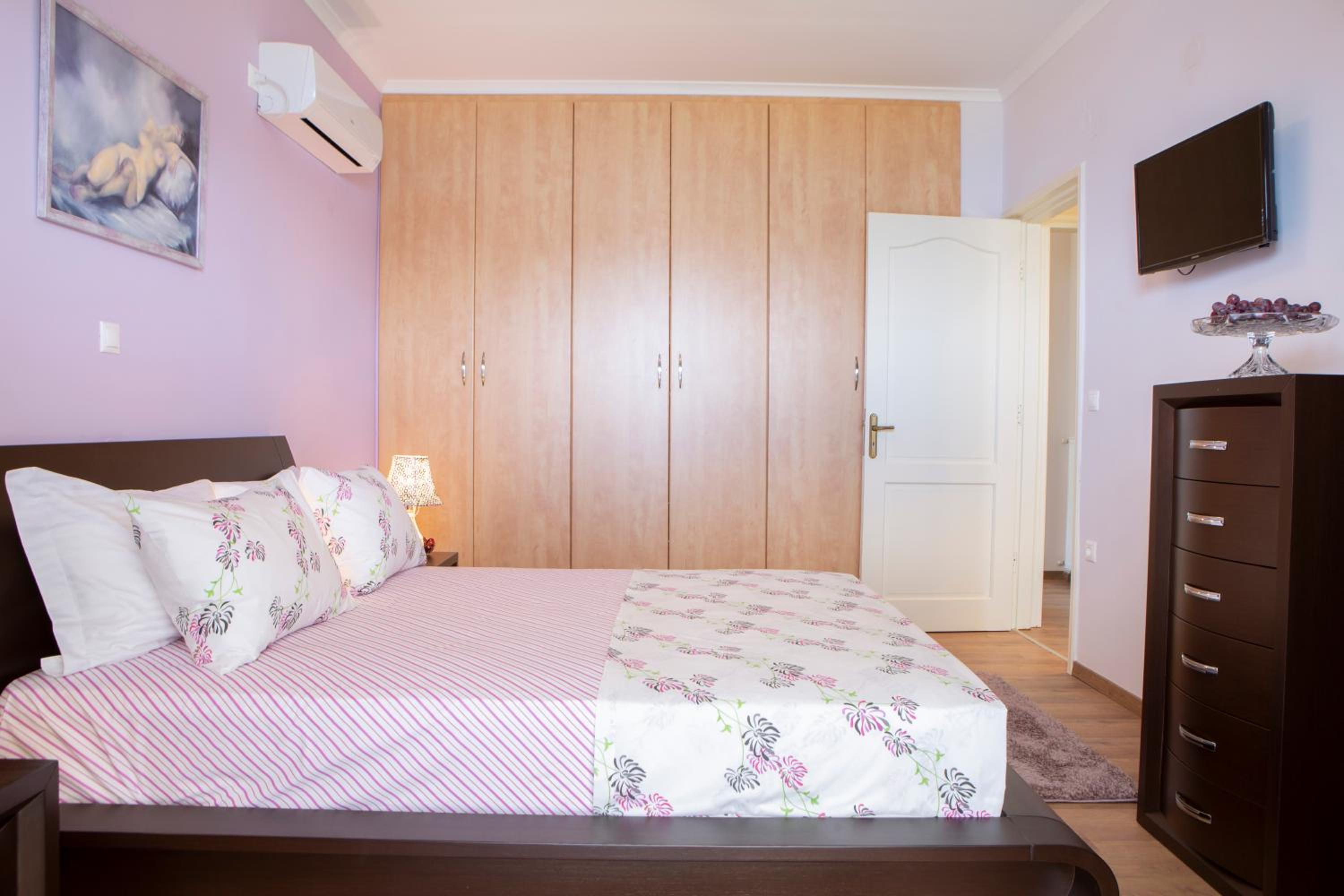 Three-Bedroom Villa photo 1