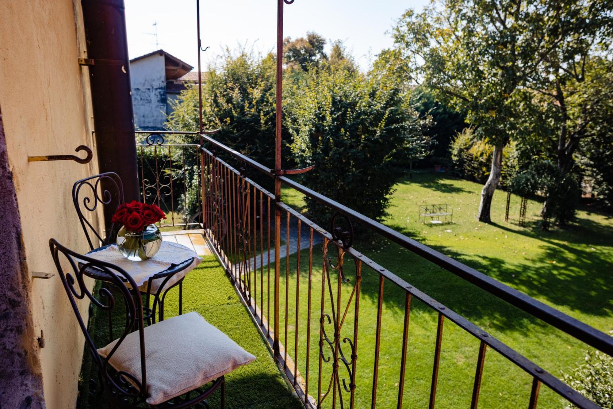 Junior Suite with Balcony - Photo 3