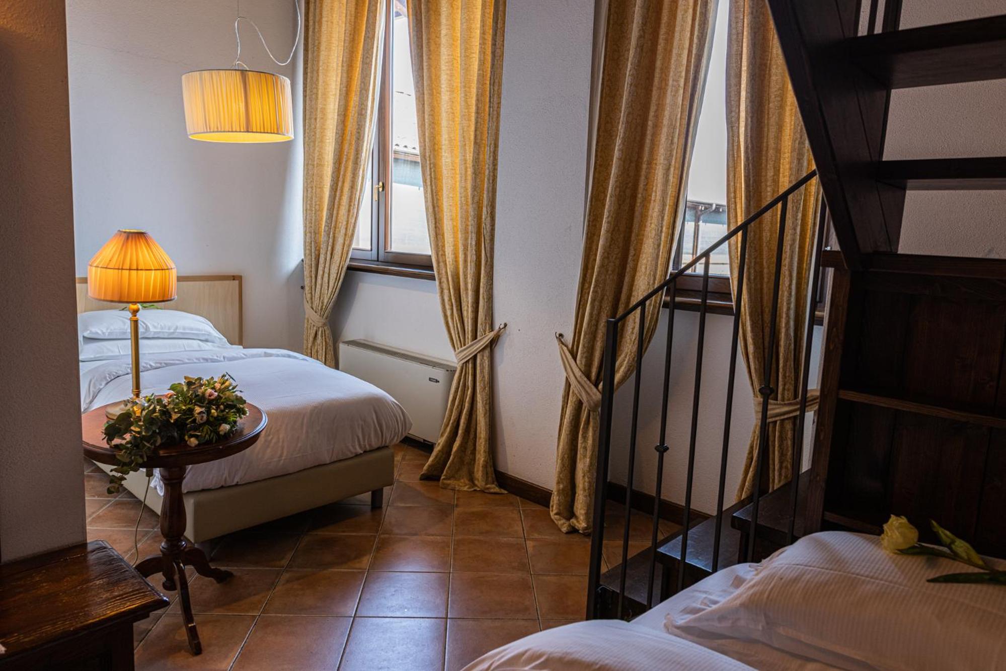 Deluxe Room - Photo 8