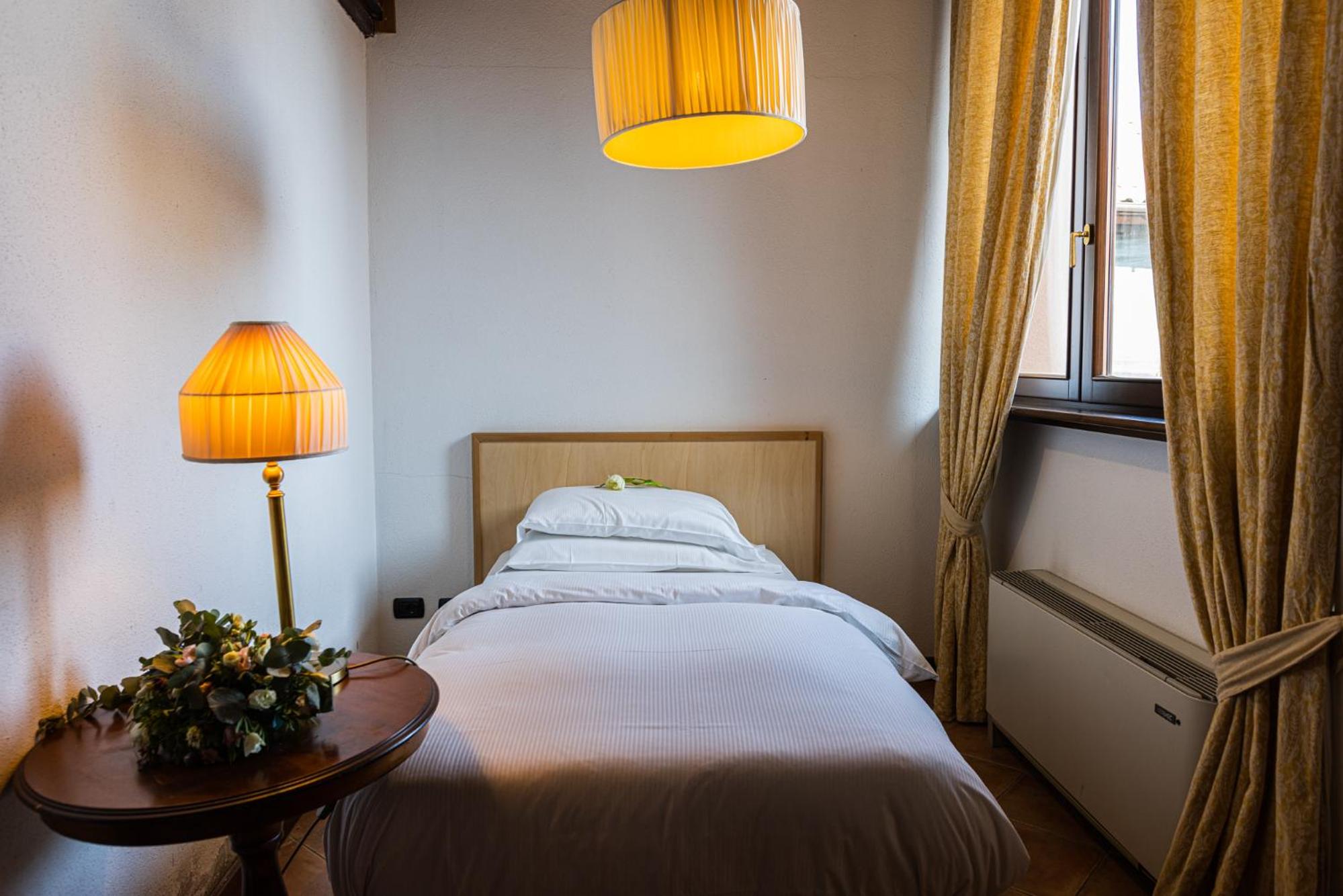 Deluxe Room - Photo 7