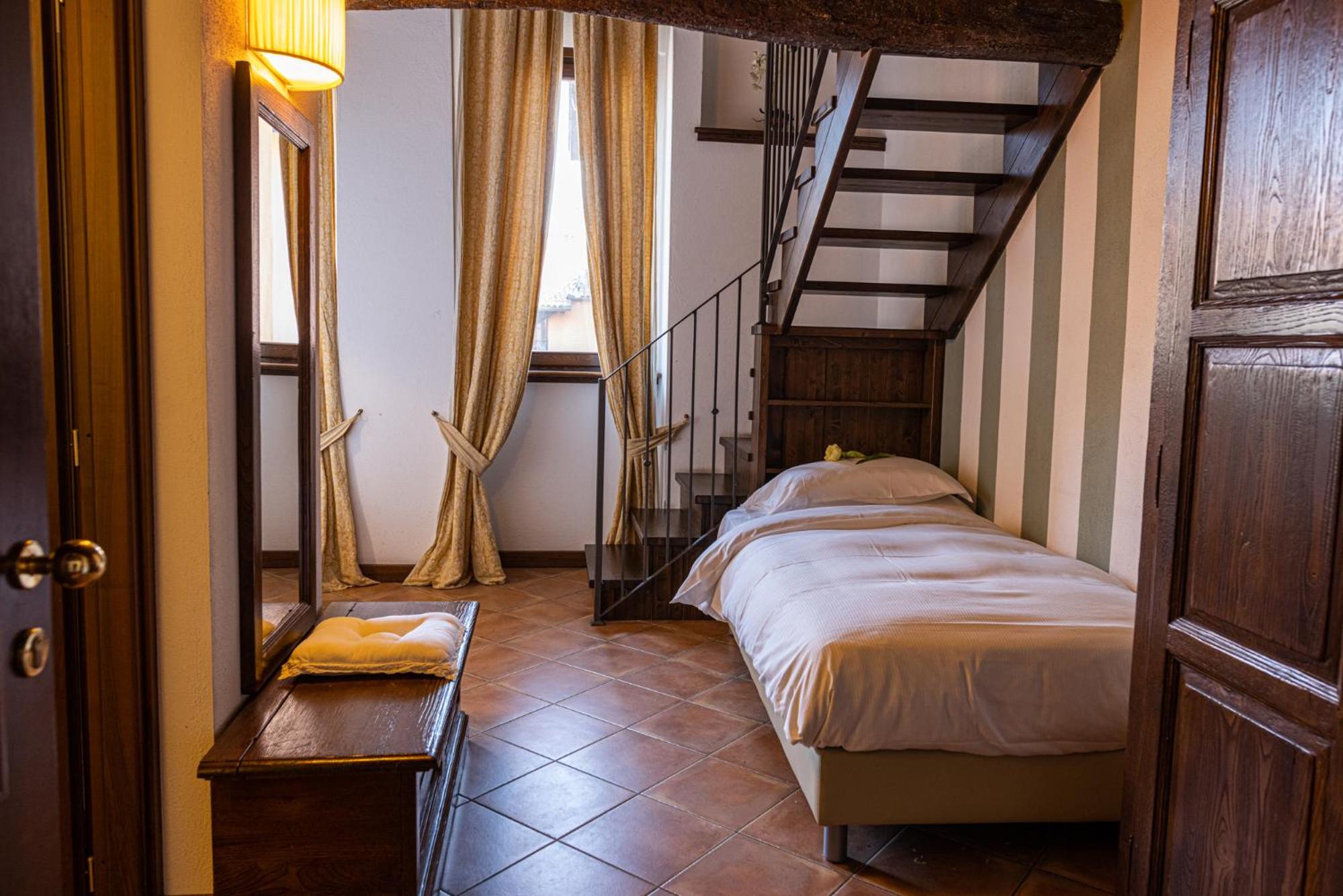 Deluxe Room - Photo 9