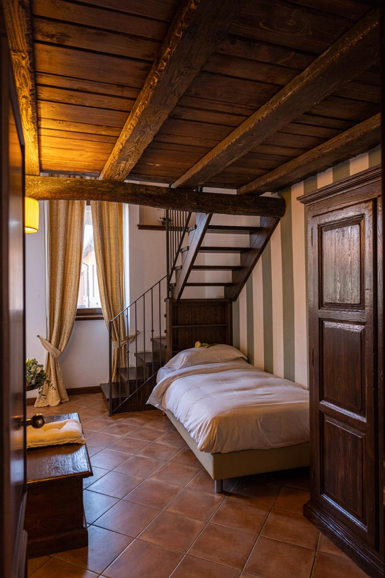 Deluxe Room - Photo 6