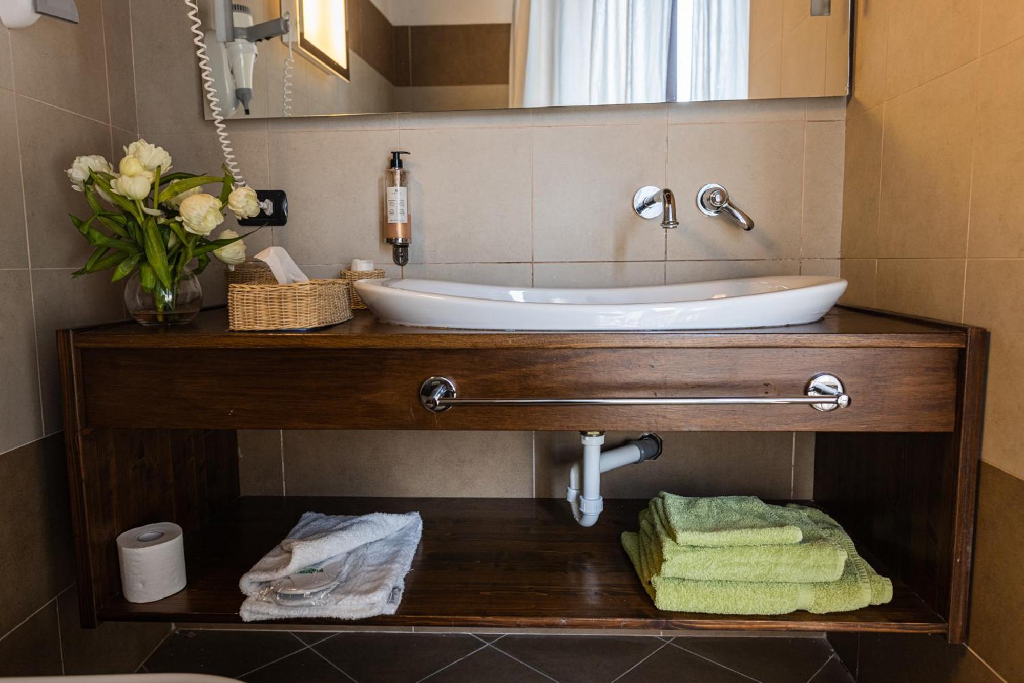 Standard Double Room - Photo 5