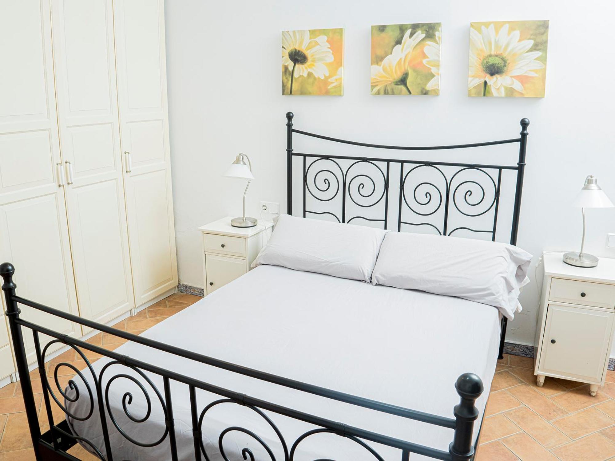 Three-Bedroom Townhouse - Photo 4