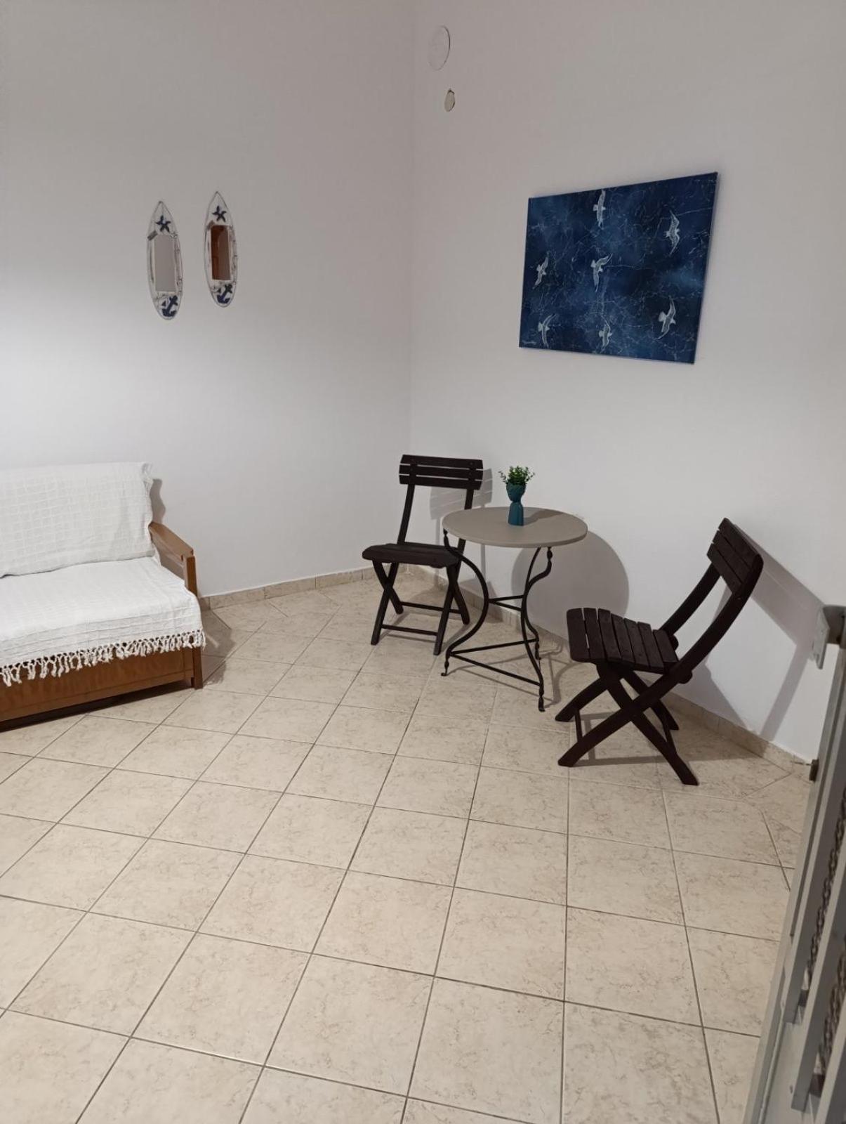 One-Bedroom House photo 2