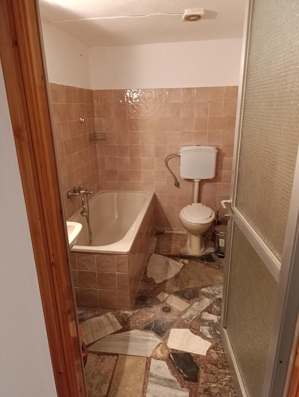 One-Bedroom House photo 3