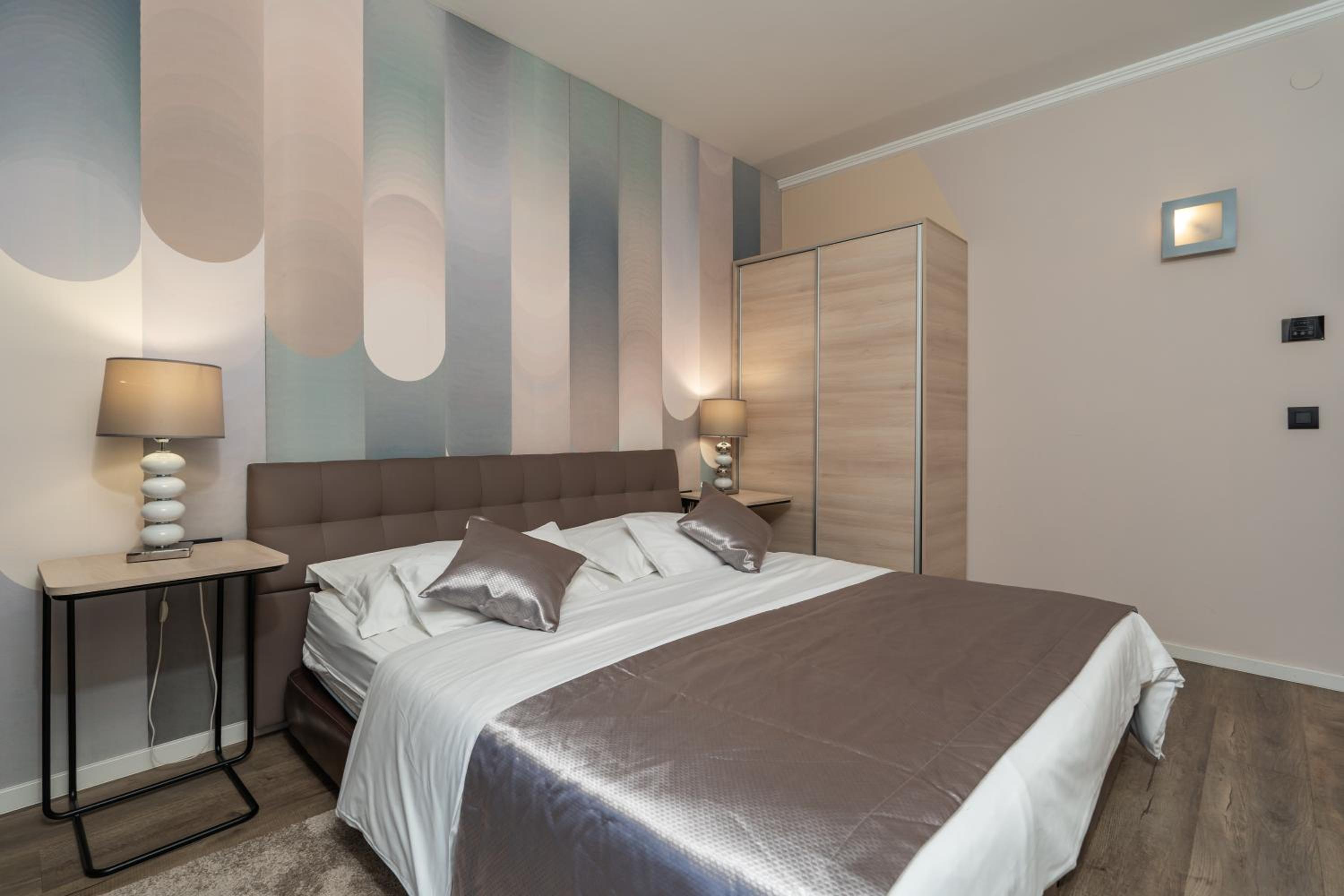 Doppel-/Zweibettzimmer mit Balkon