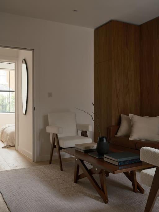 Three-Bedroom Apartment photo 2
