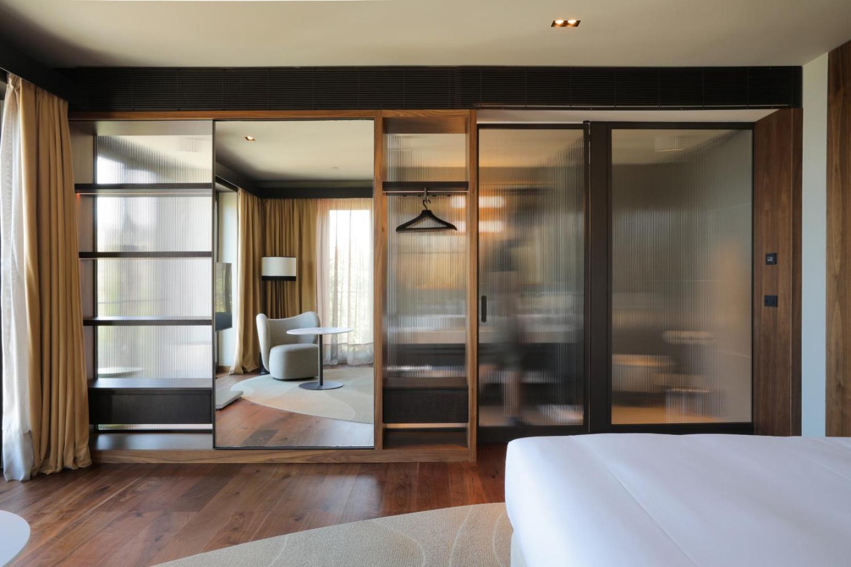 Keight Signature Suite - Photo 12