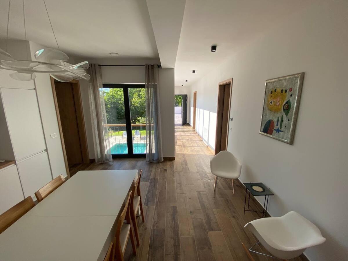 Villa photo 3