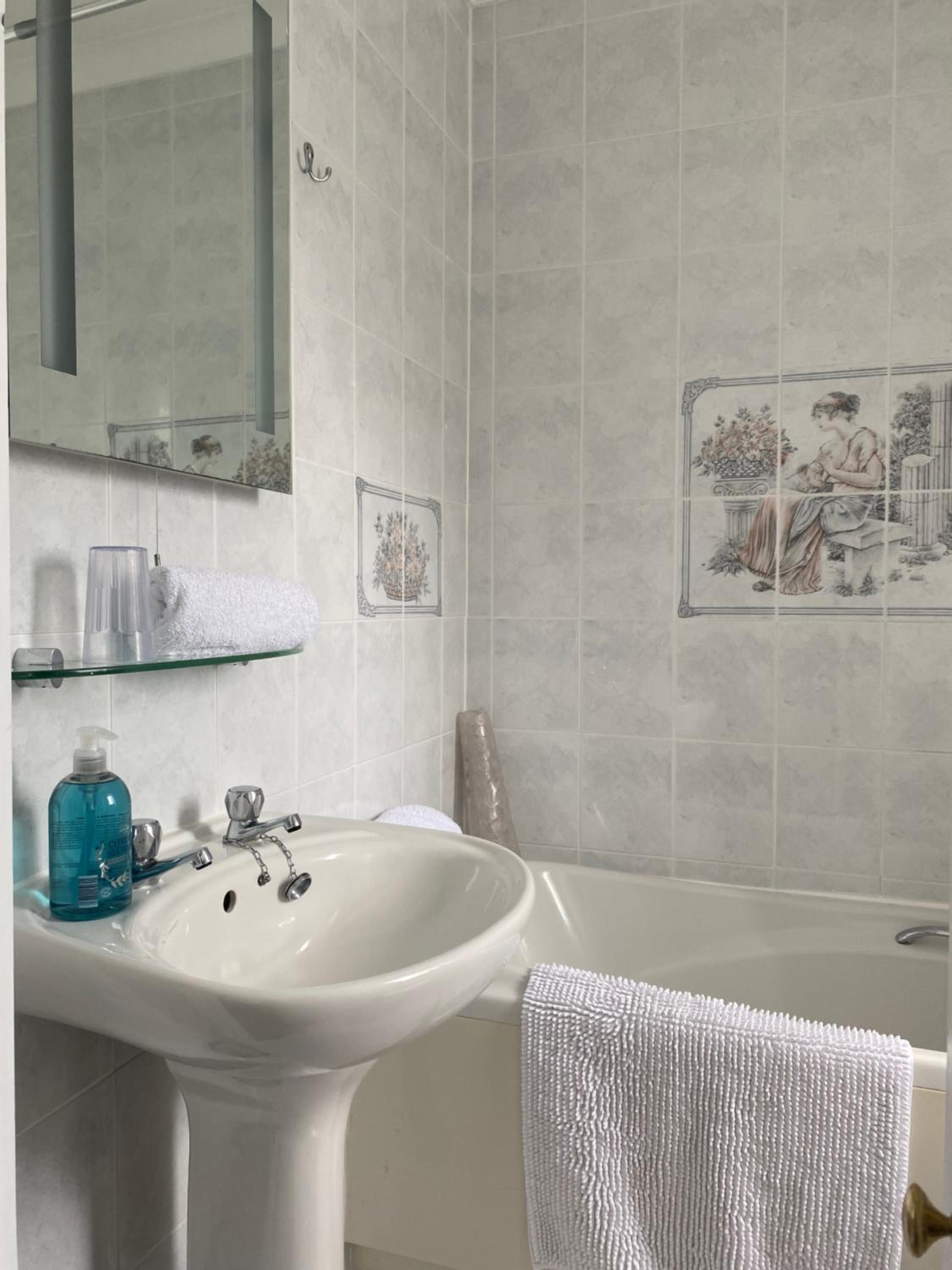 Double Room with En-Suite photo 2