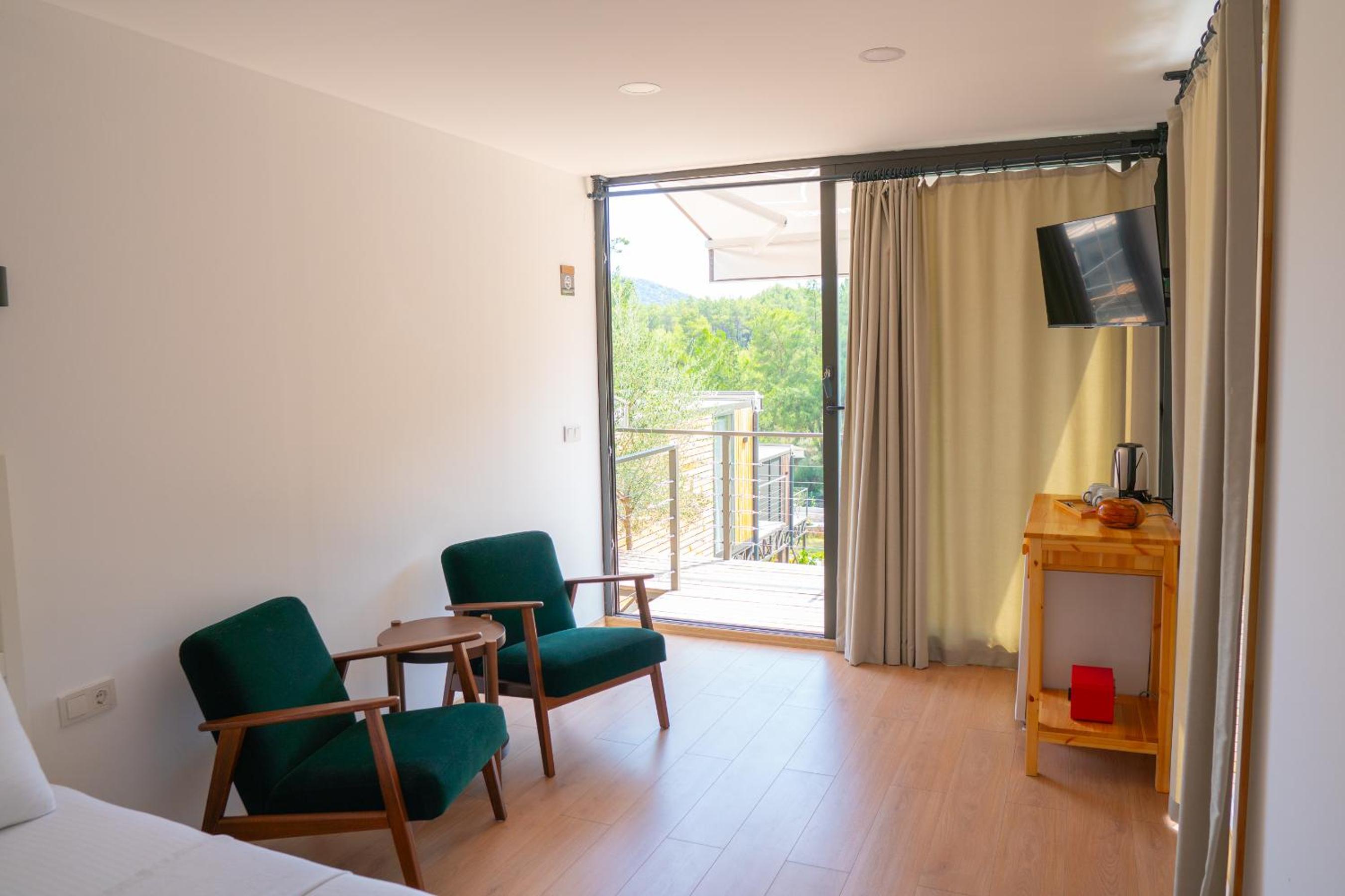 Deluxe Double Room with Bath photo 1