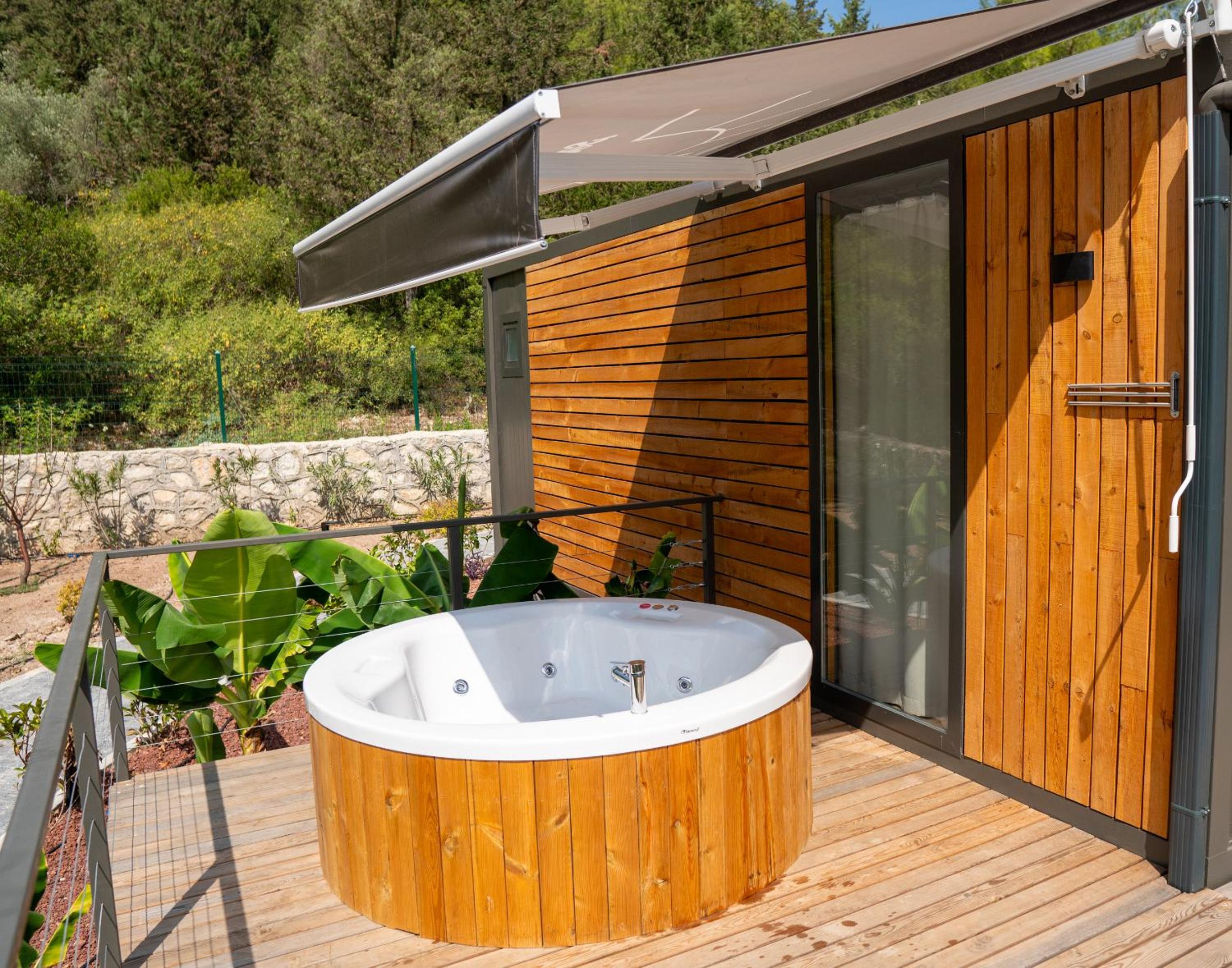 Deluxe Double Room with Bath photo 3