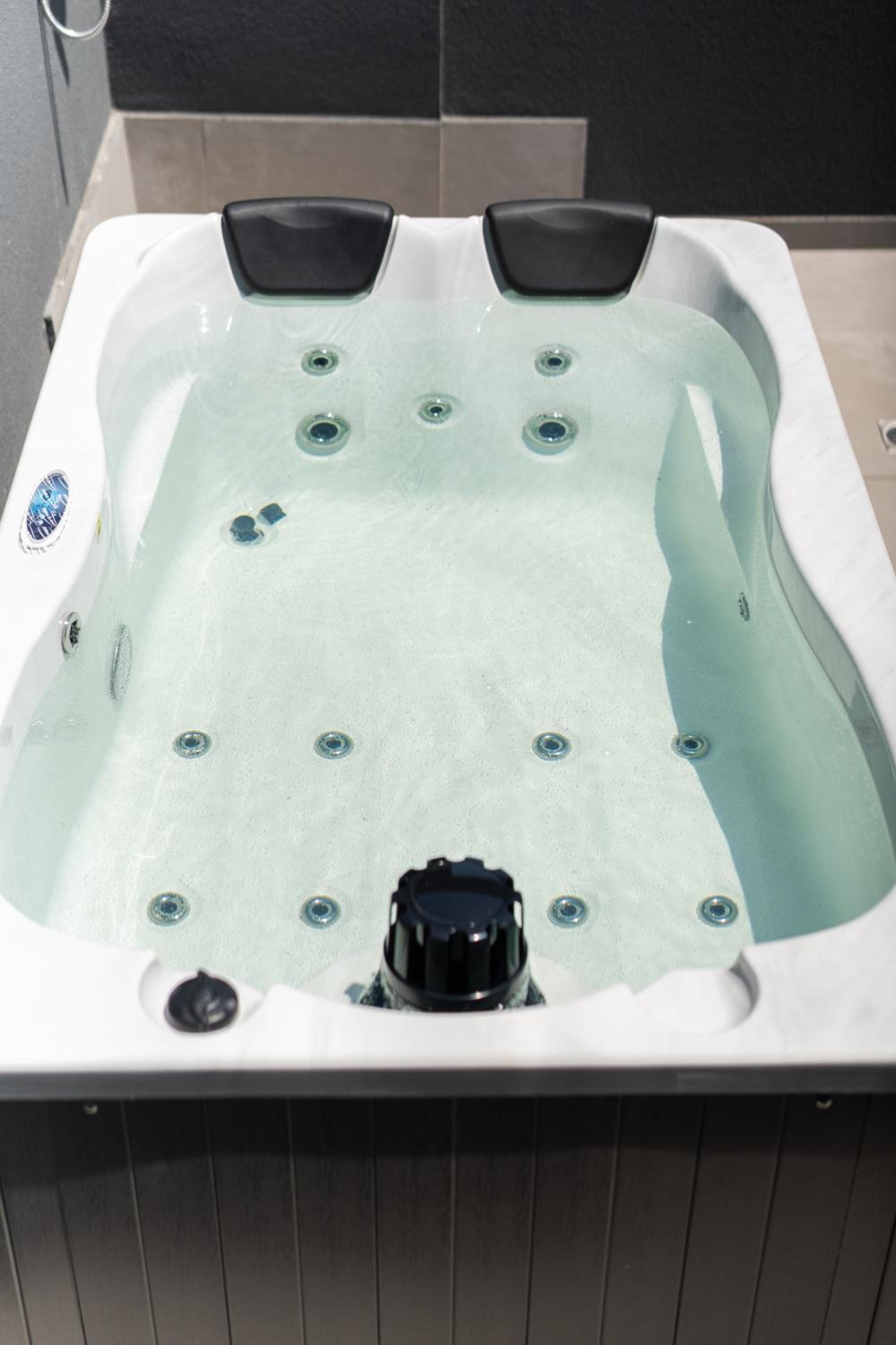 Penthouse with Terrace & Jacuzzi photo 3