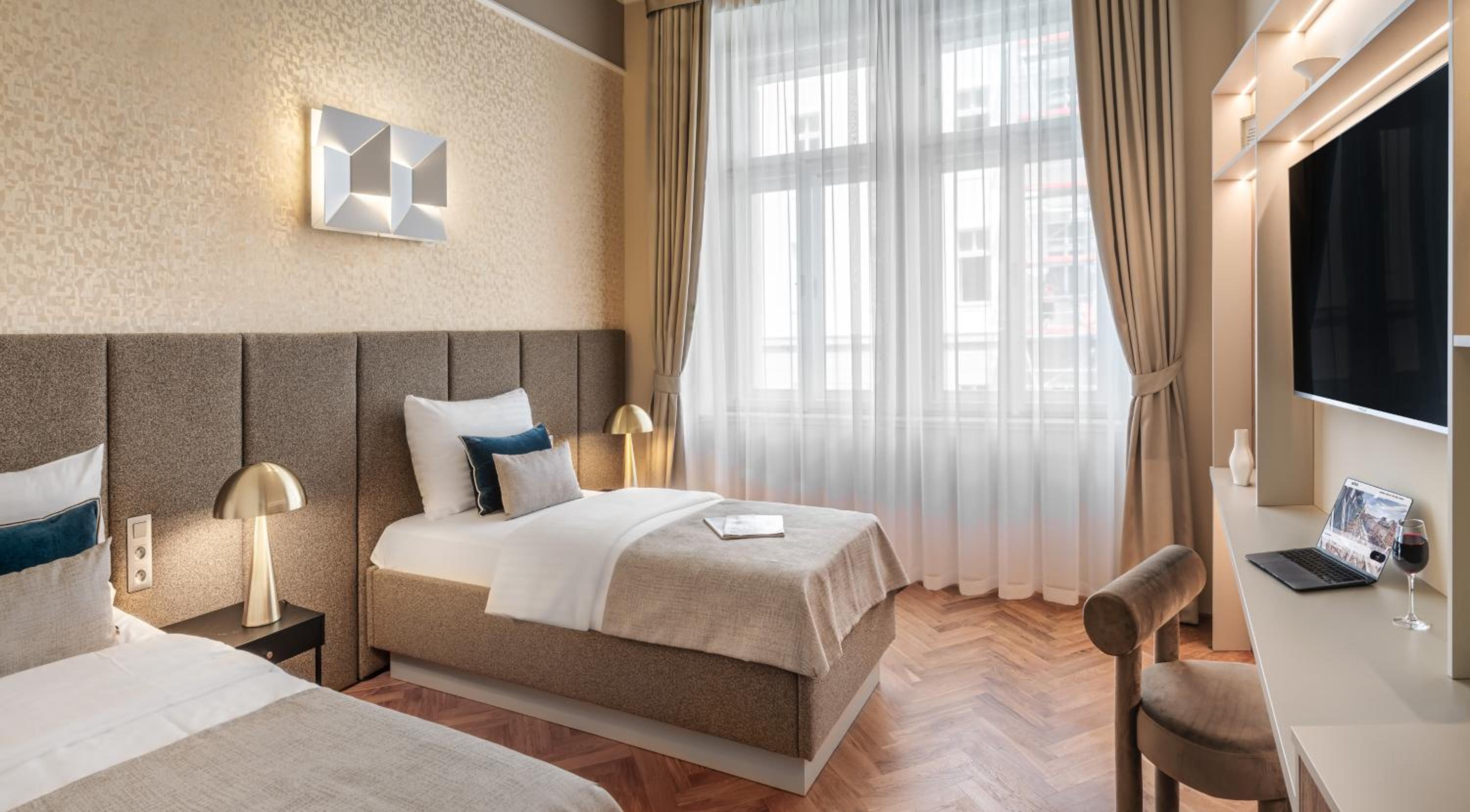 Deluxe Twin Room photo 2