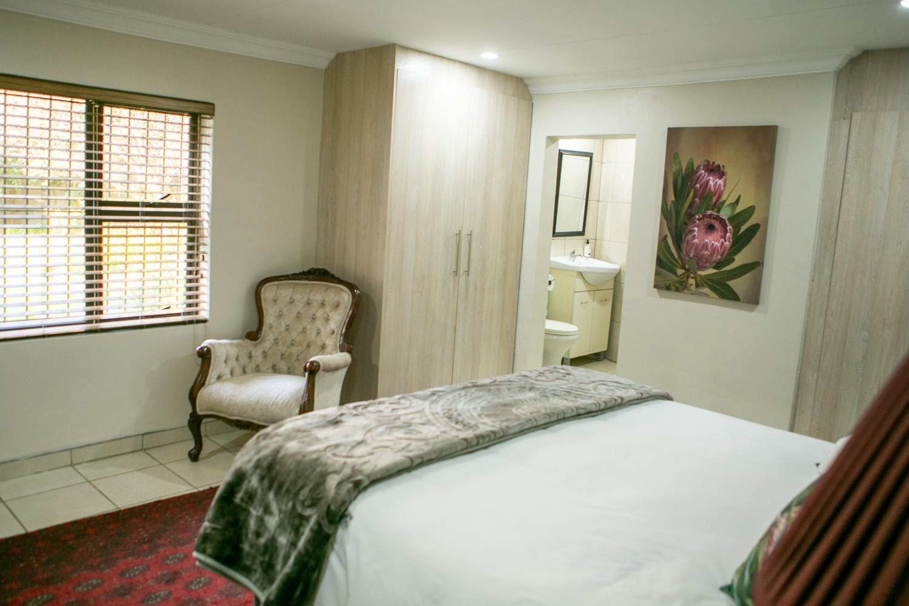 Deluxe Queen Room - Photo 5