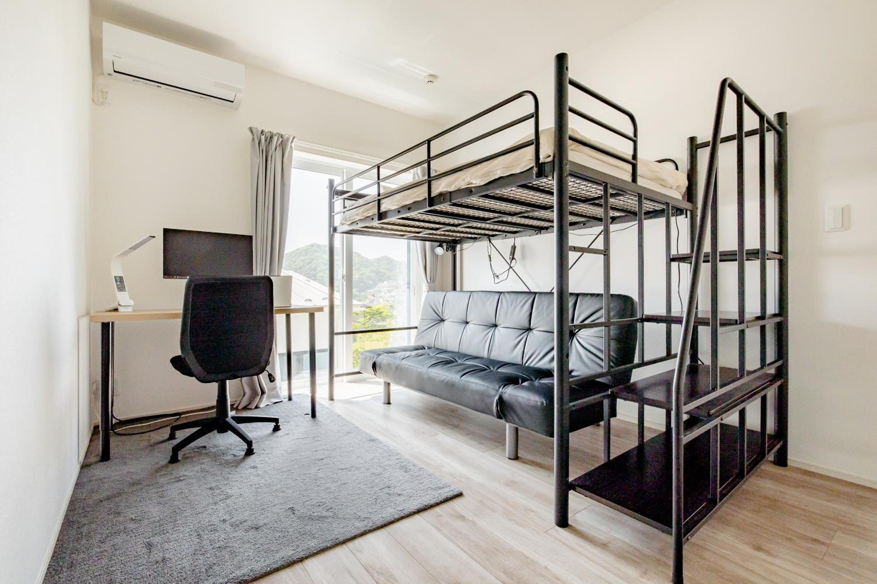Economy Twin Room photo 2