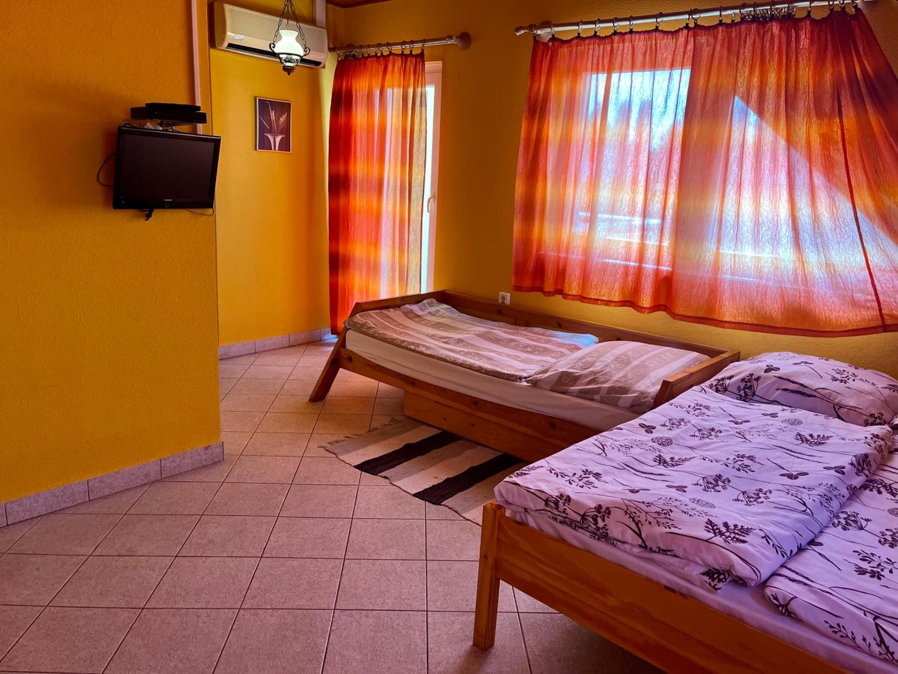 Triple Room with Lake View - Photo 1