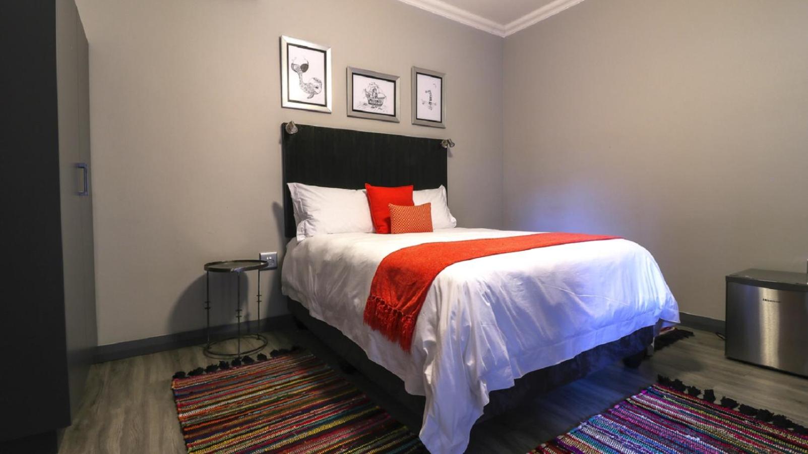 Standard Queen Room - Photo 10