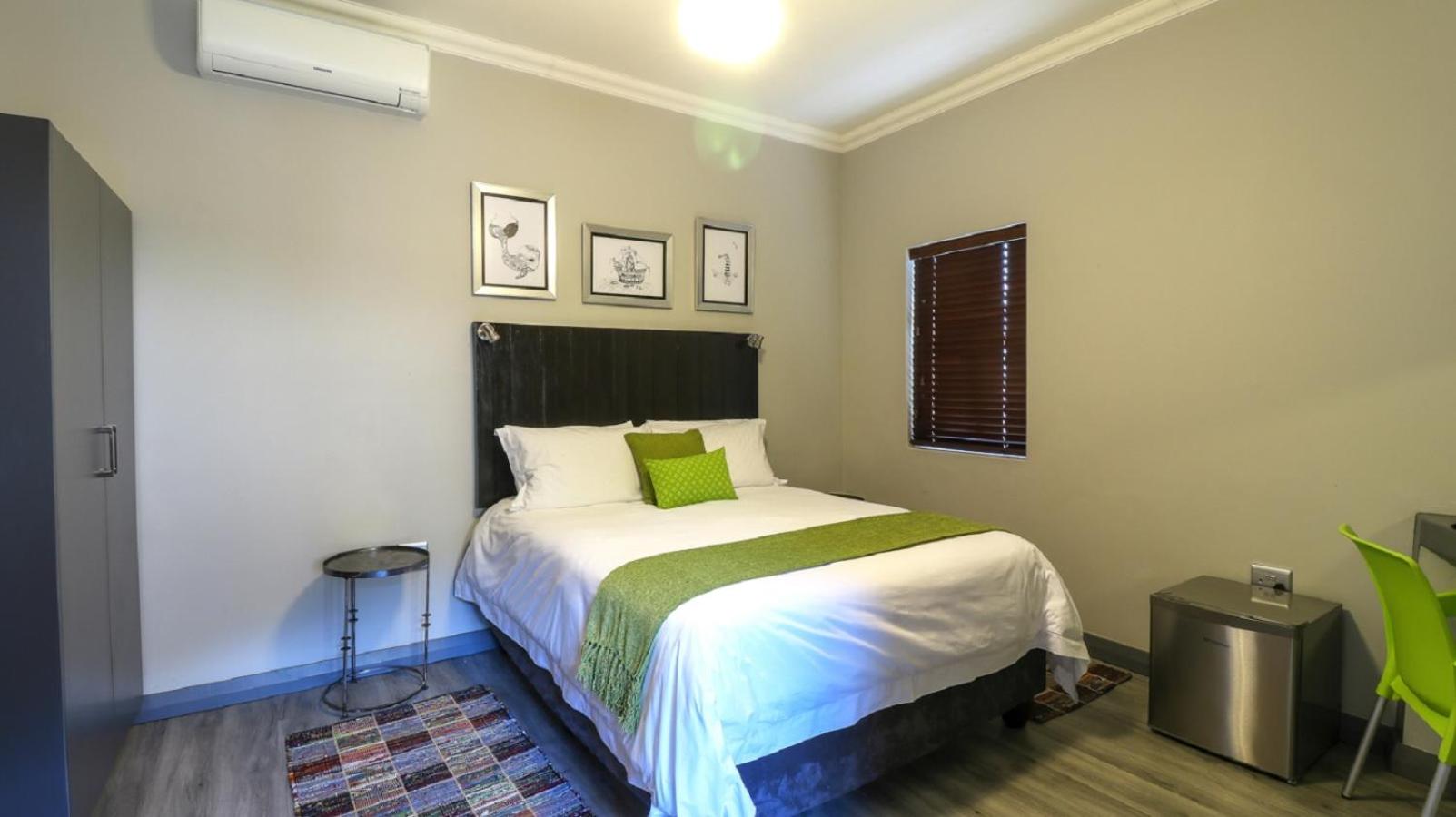 Standard Queen Room - Photo 1