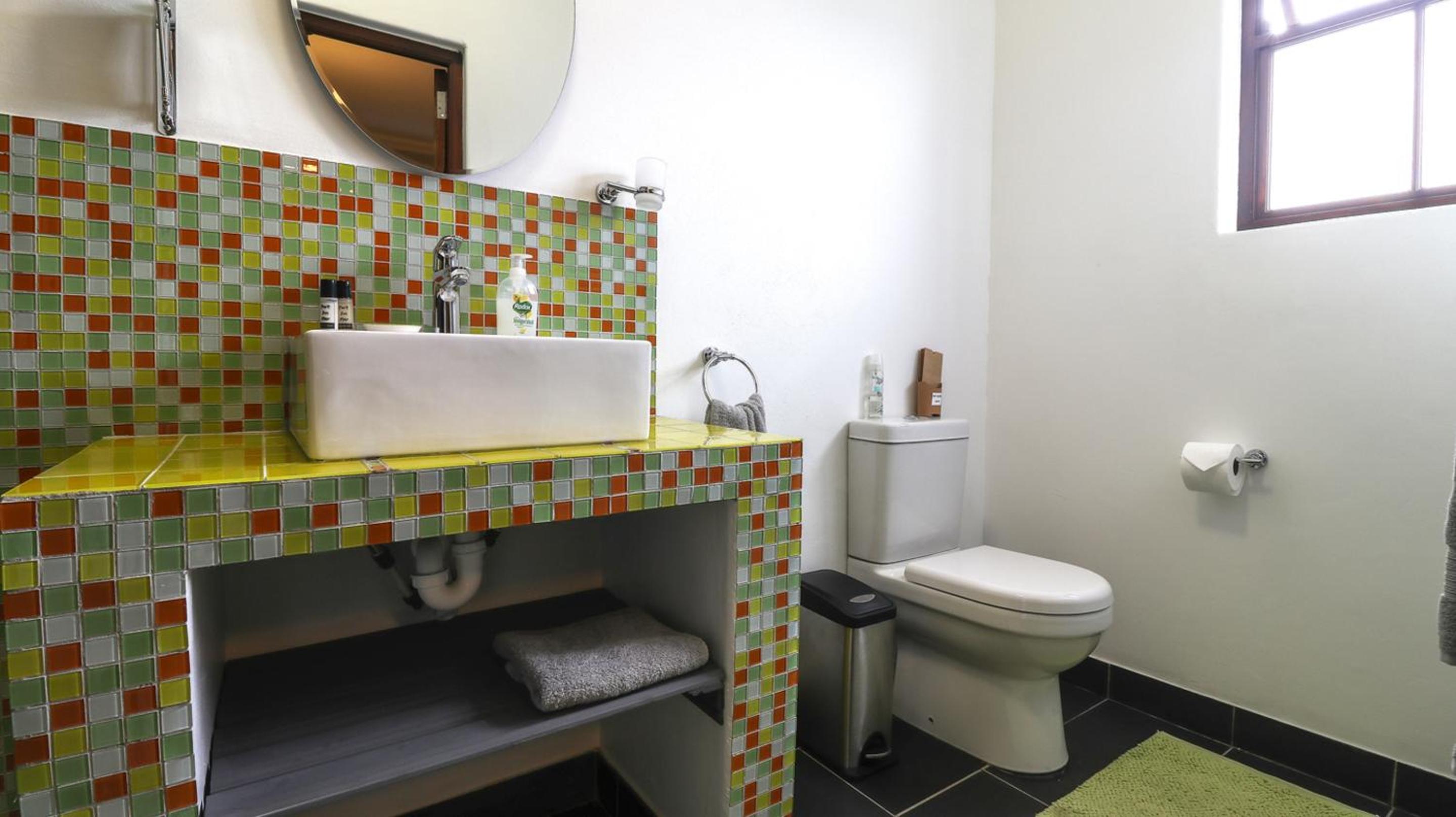 Standard Queen Room - Photo 18