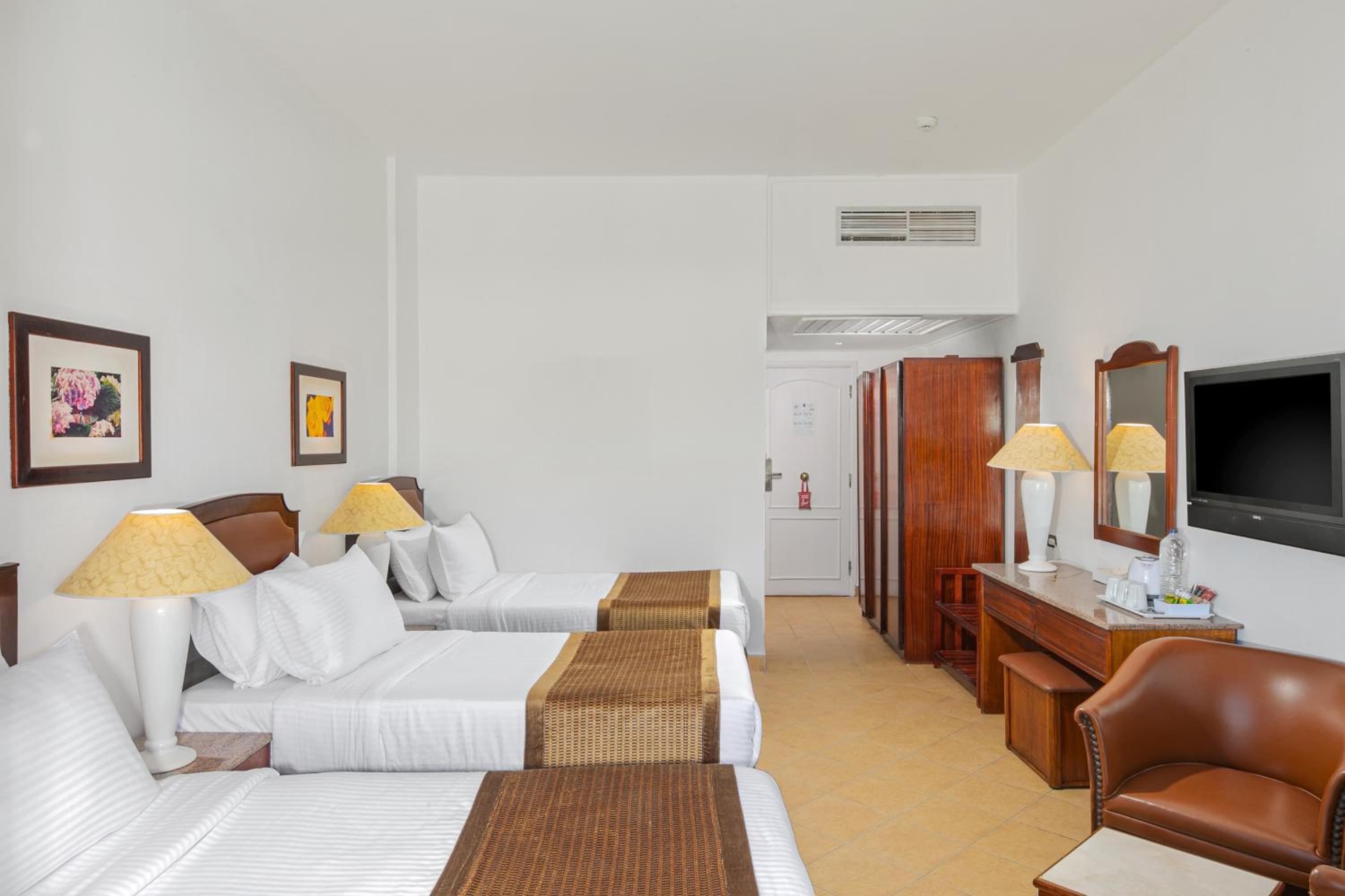 Standard Triple Room - Photo 1