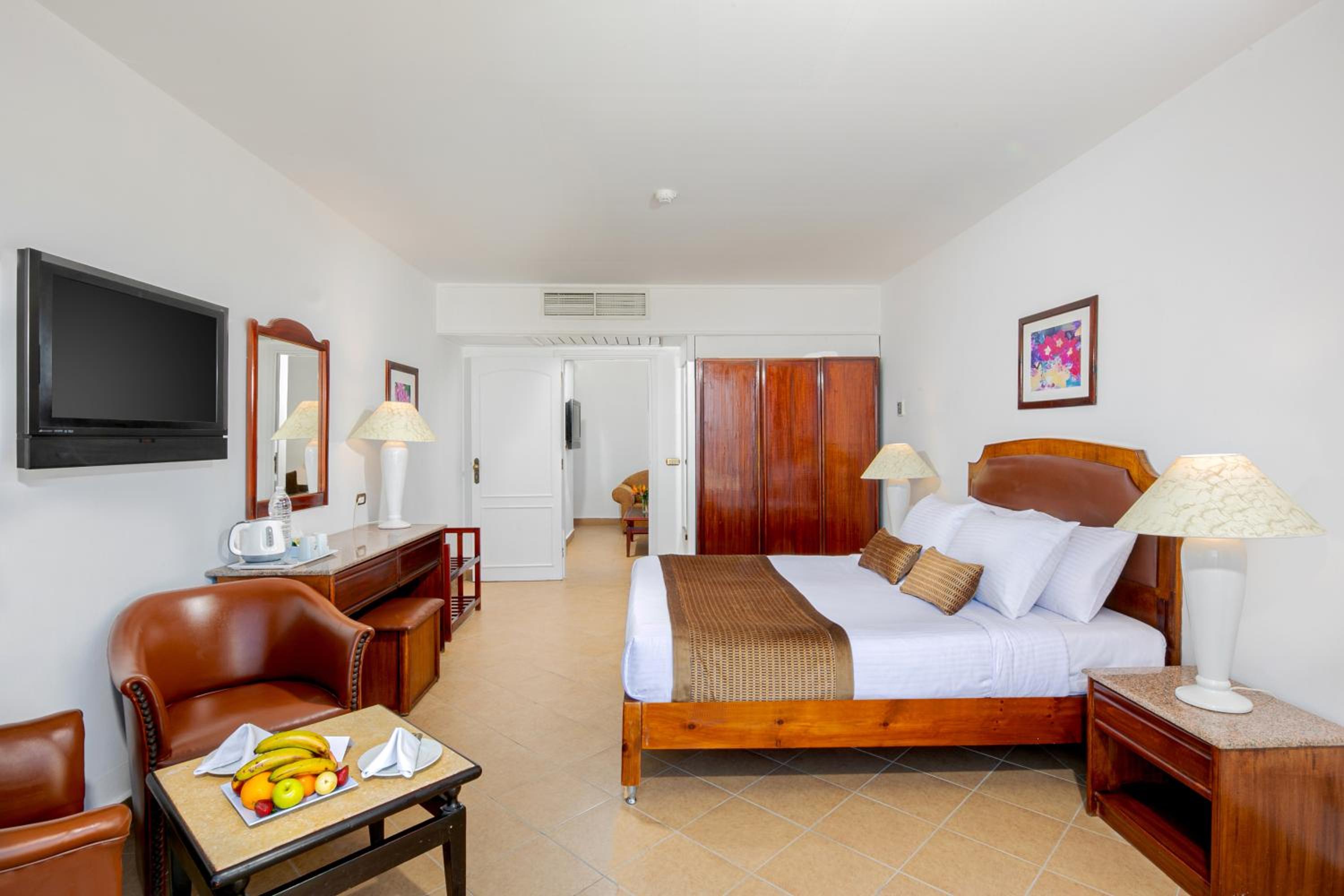 Suite with Side Sea View - Photo 4