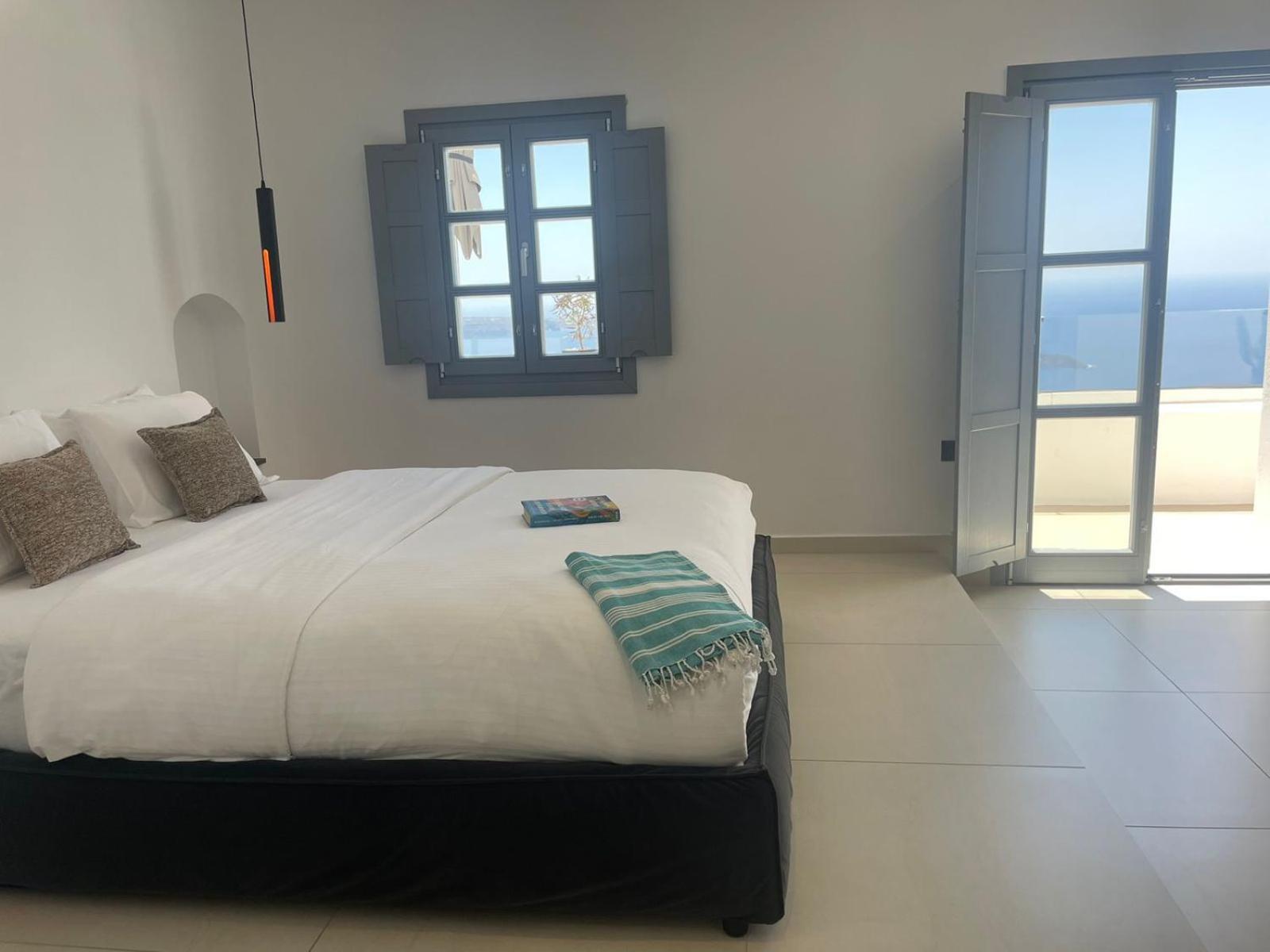 Superior Suite with Sea View - Photo 17