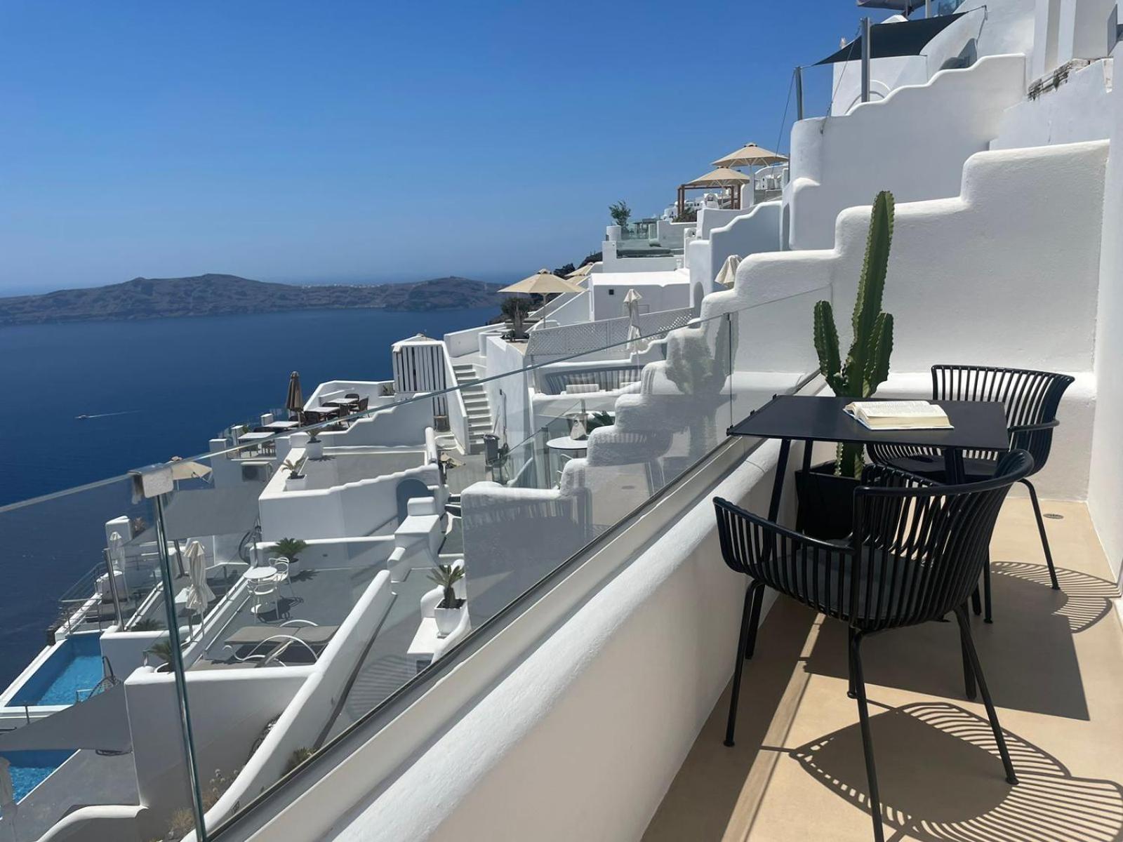 Superior Suite with Sea View - Photo 9
