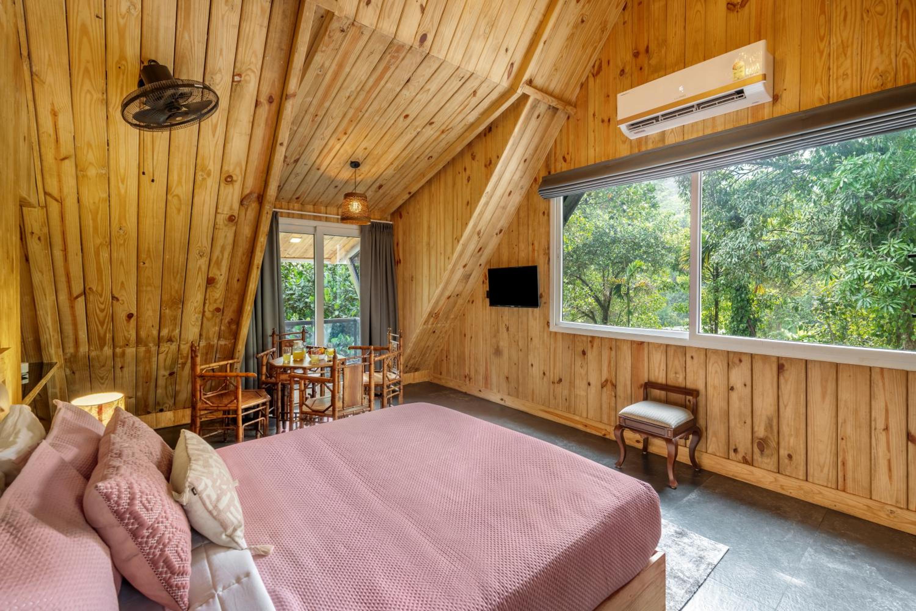 Junior Suite with Balcony photo 1