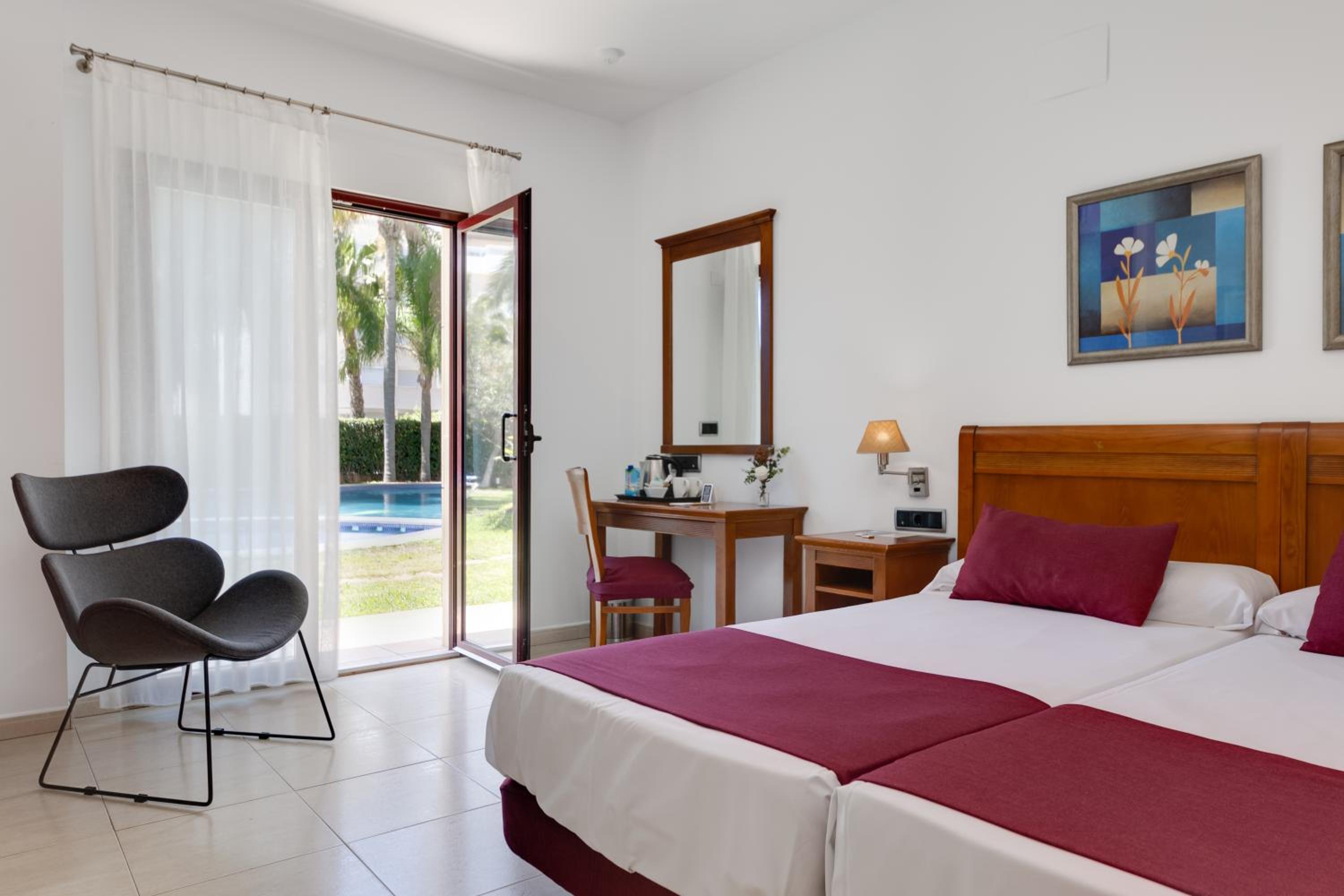 Double or Twin Room with Garden Access