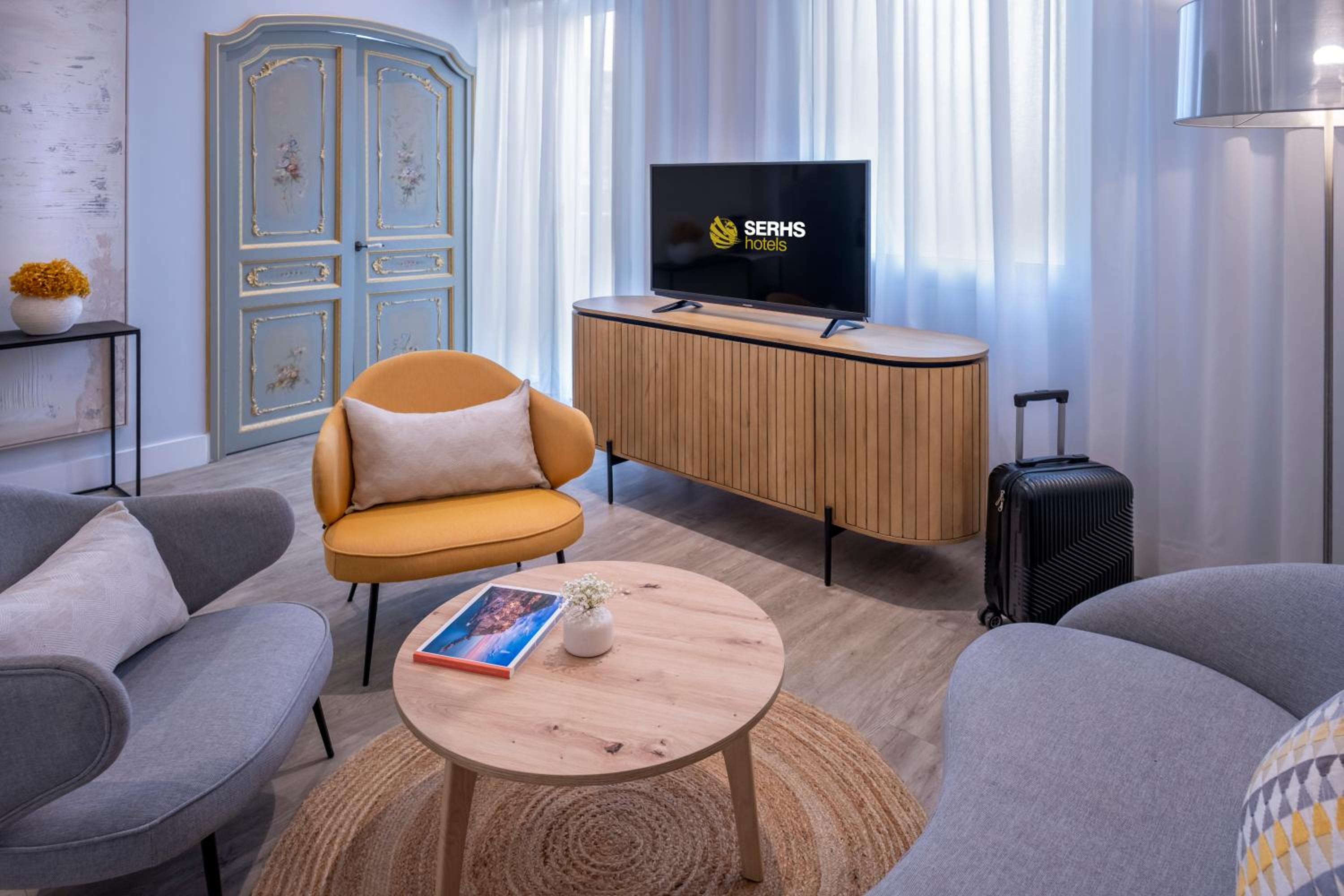 Suite with Rambla View photo 3