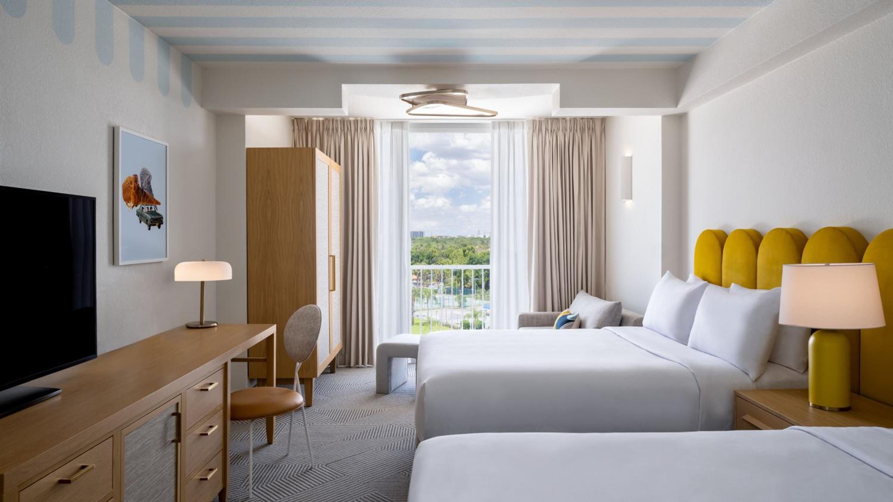 Queen Room with City View