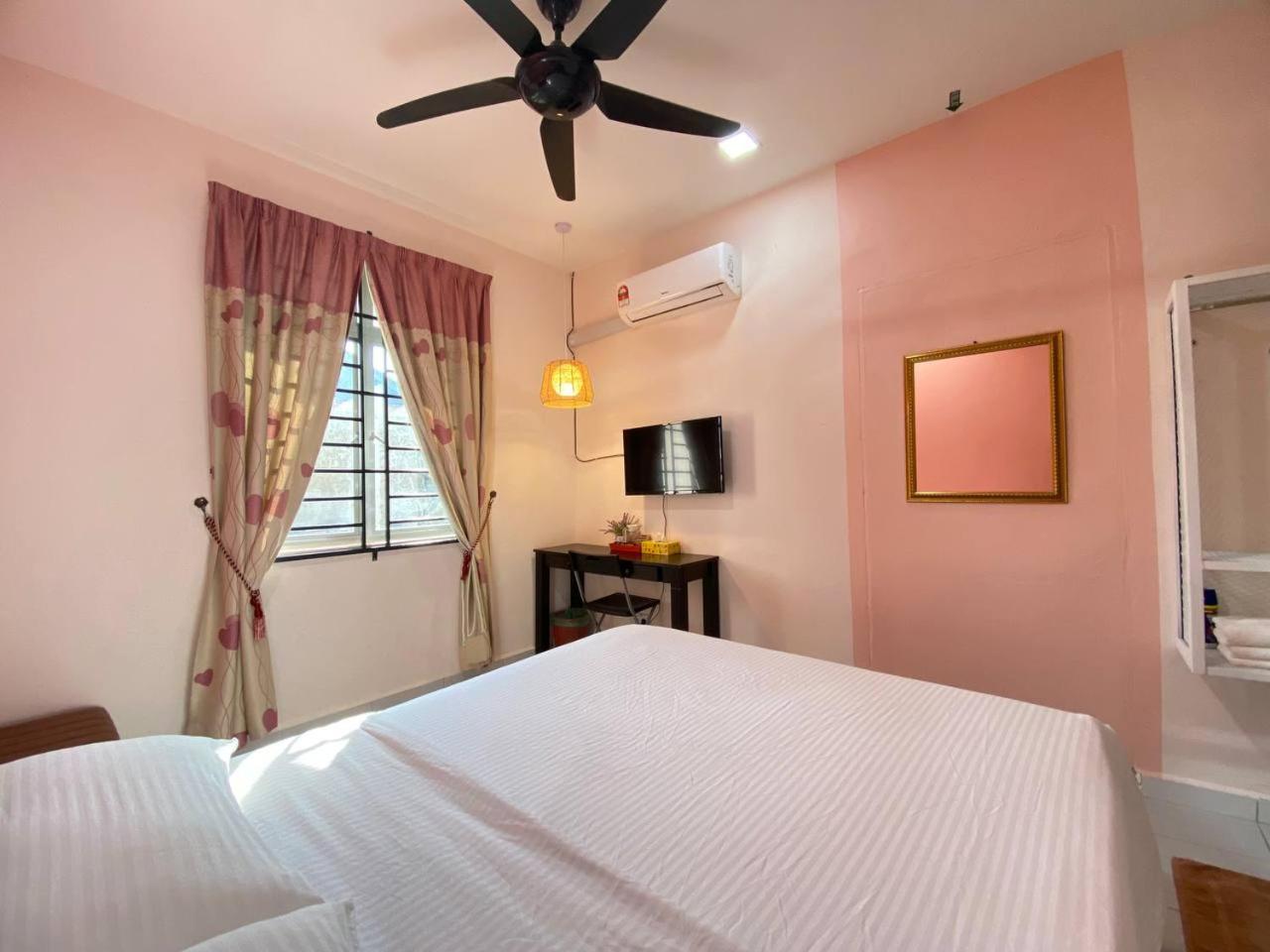 Double Room with Private Bathroom photo 2