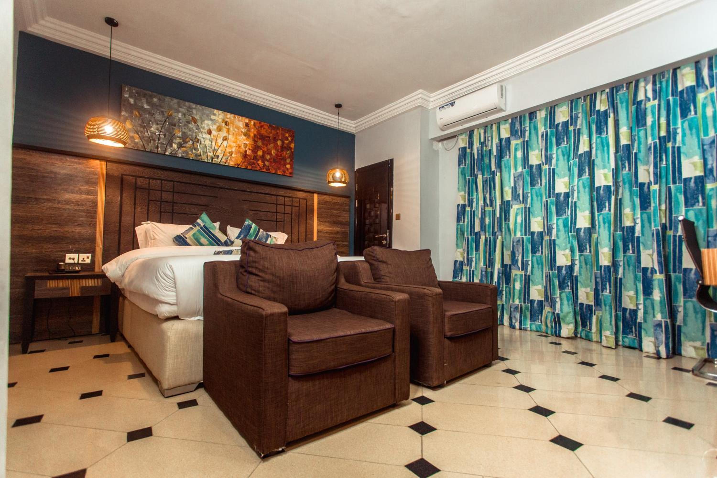 Standard King Room photo 2