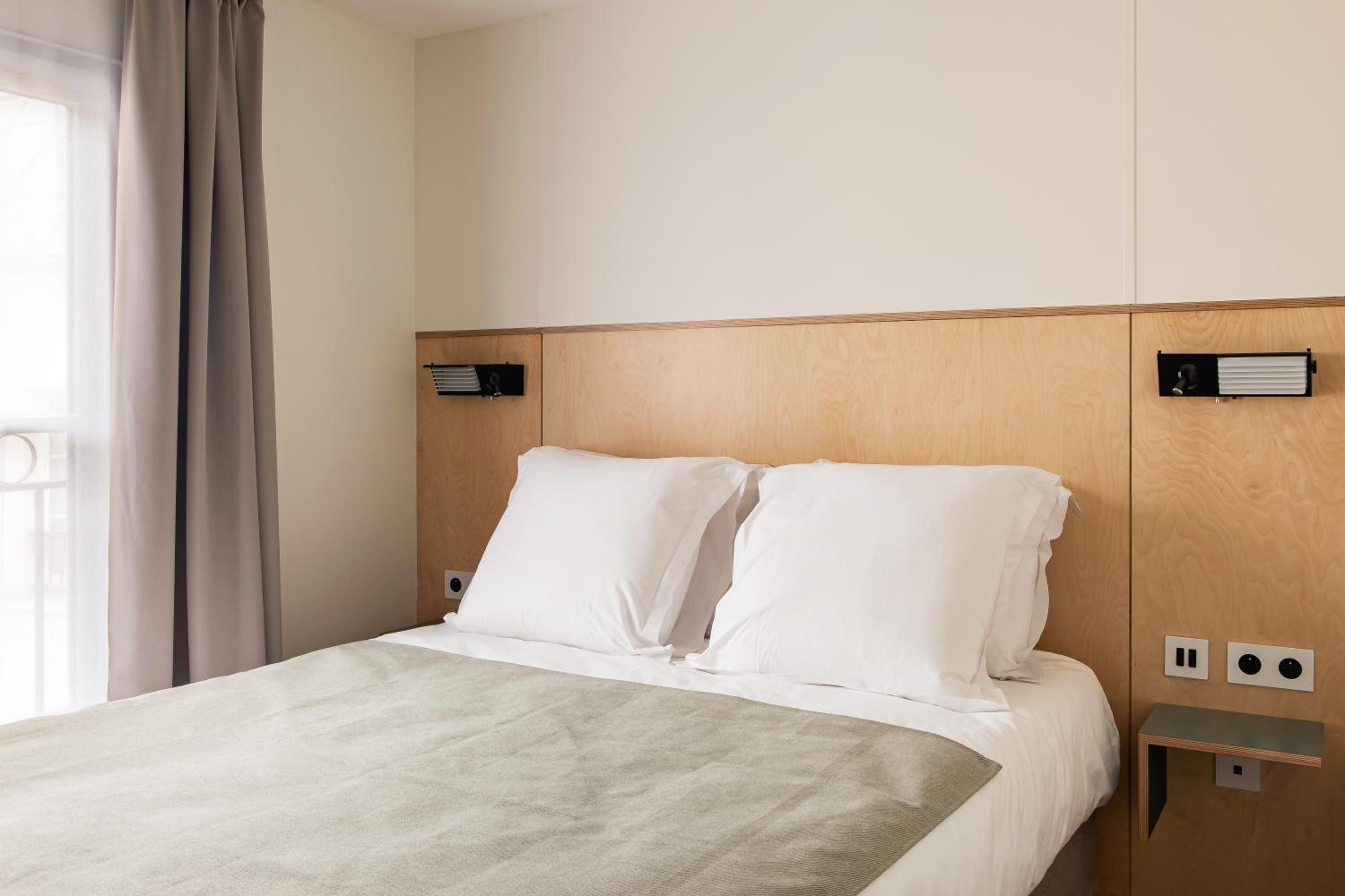Triple Room thumbnail 6