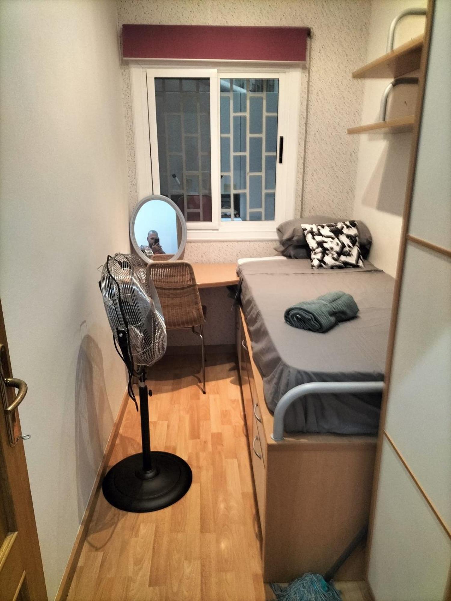 Standard Single Room with Shared Bathroom photo 3