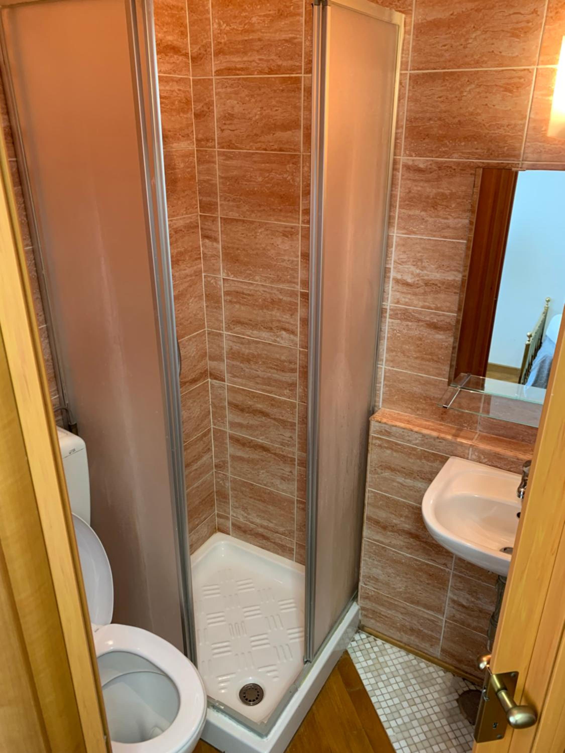 Single Room with Private Bathroom photo 2