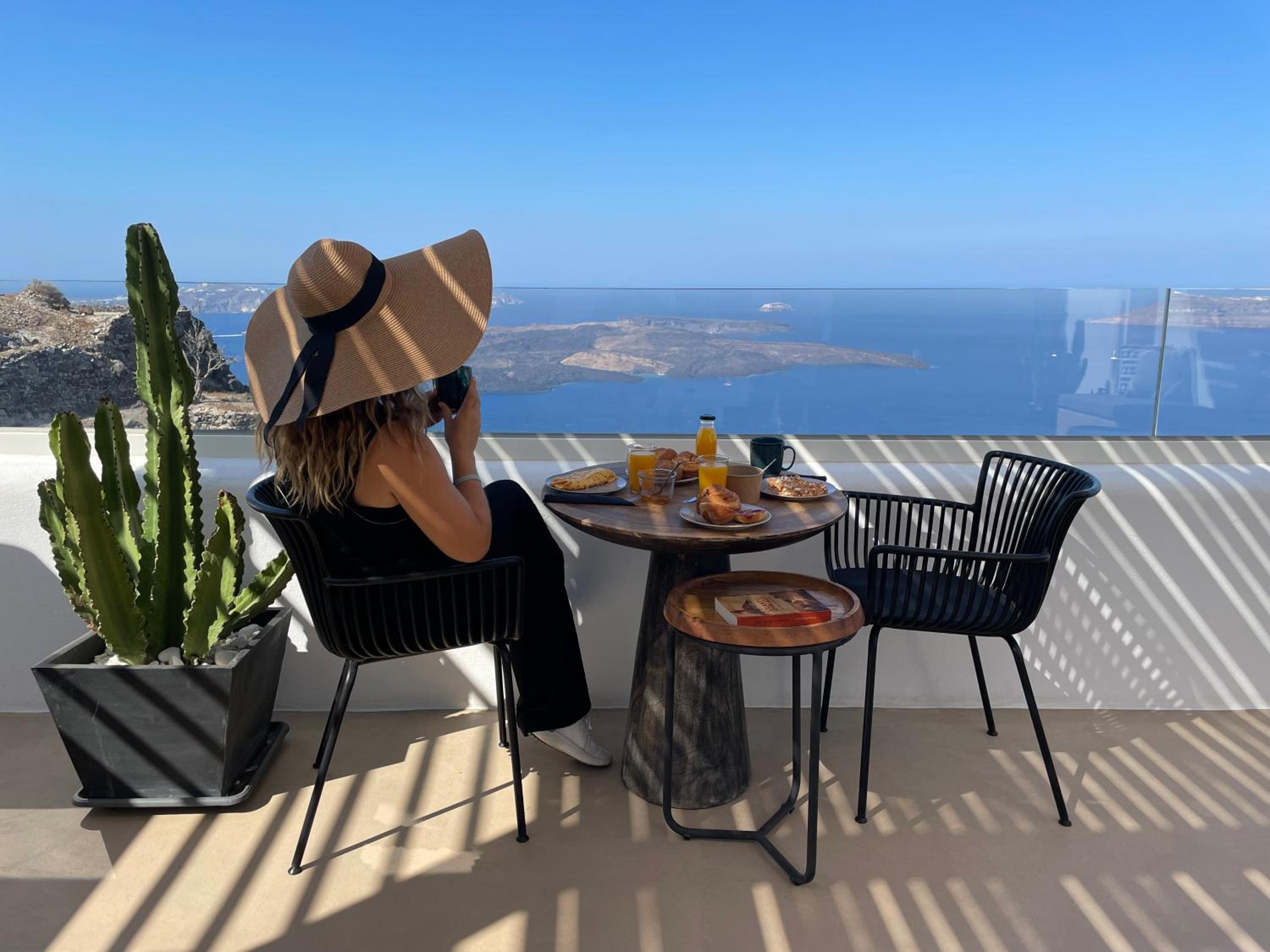 Superior Suite with Sea View - Photo 4